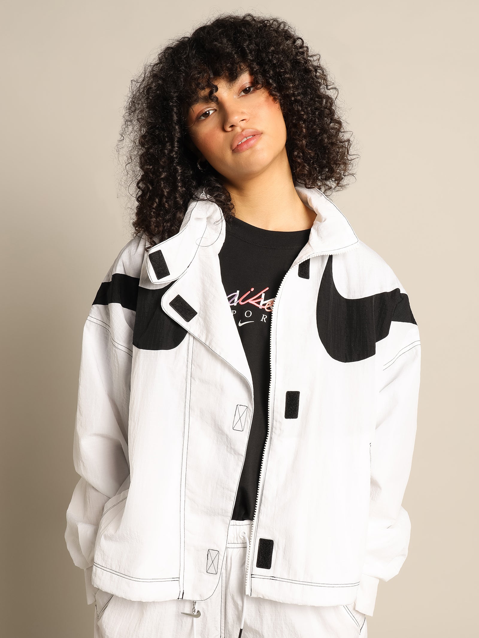 Nike Sportswear Swoosh Repel deals Jacket Oversized White Black Women's Size Small