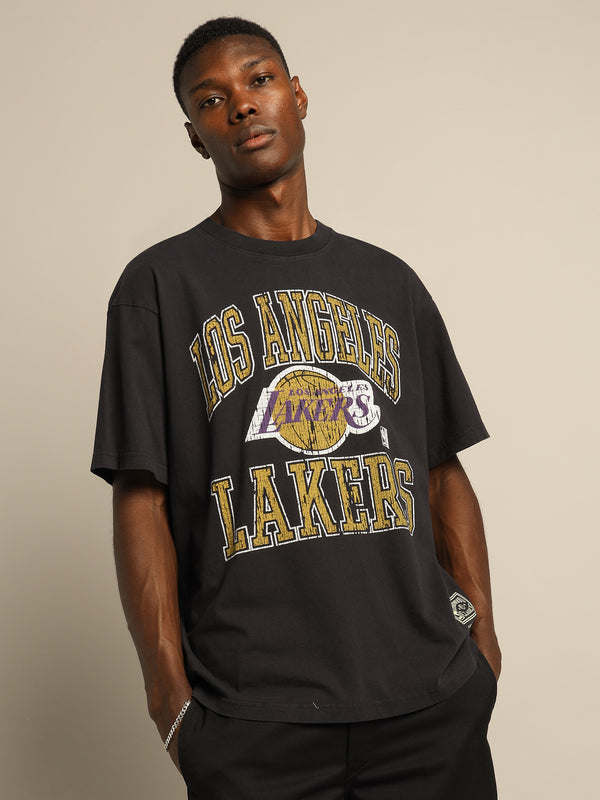 Mitchell & ness LA Lakers Vintage T-Shirt in Black Black | Glue Store