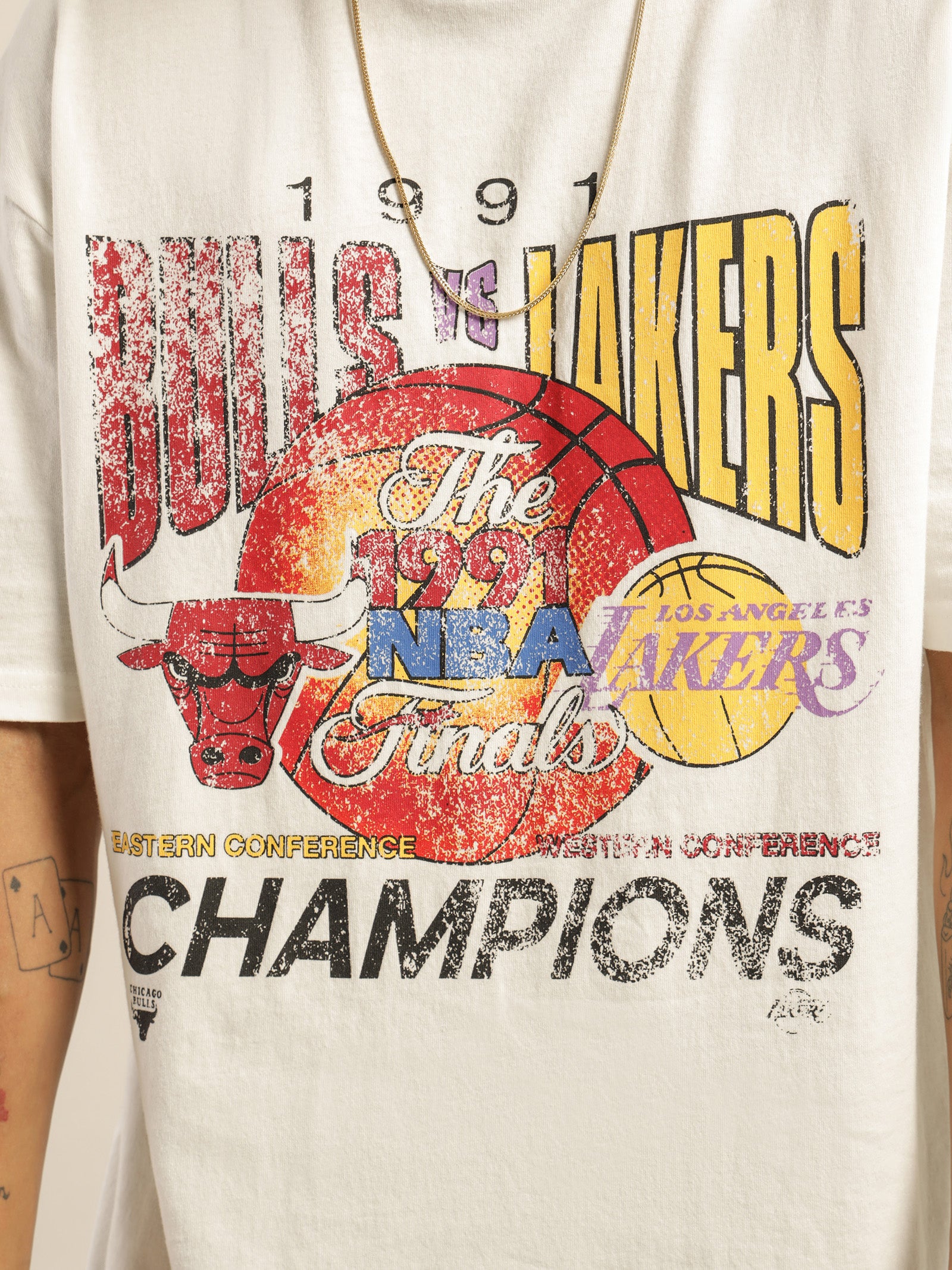 NBA Champs Chicago Bulls T-Shirt in Vintage White - Glue Store