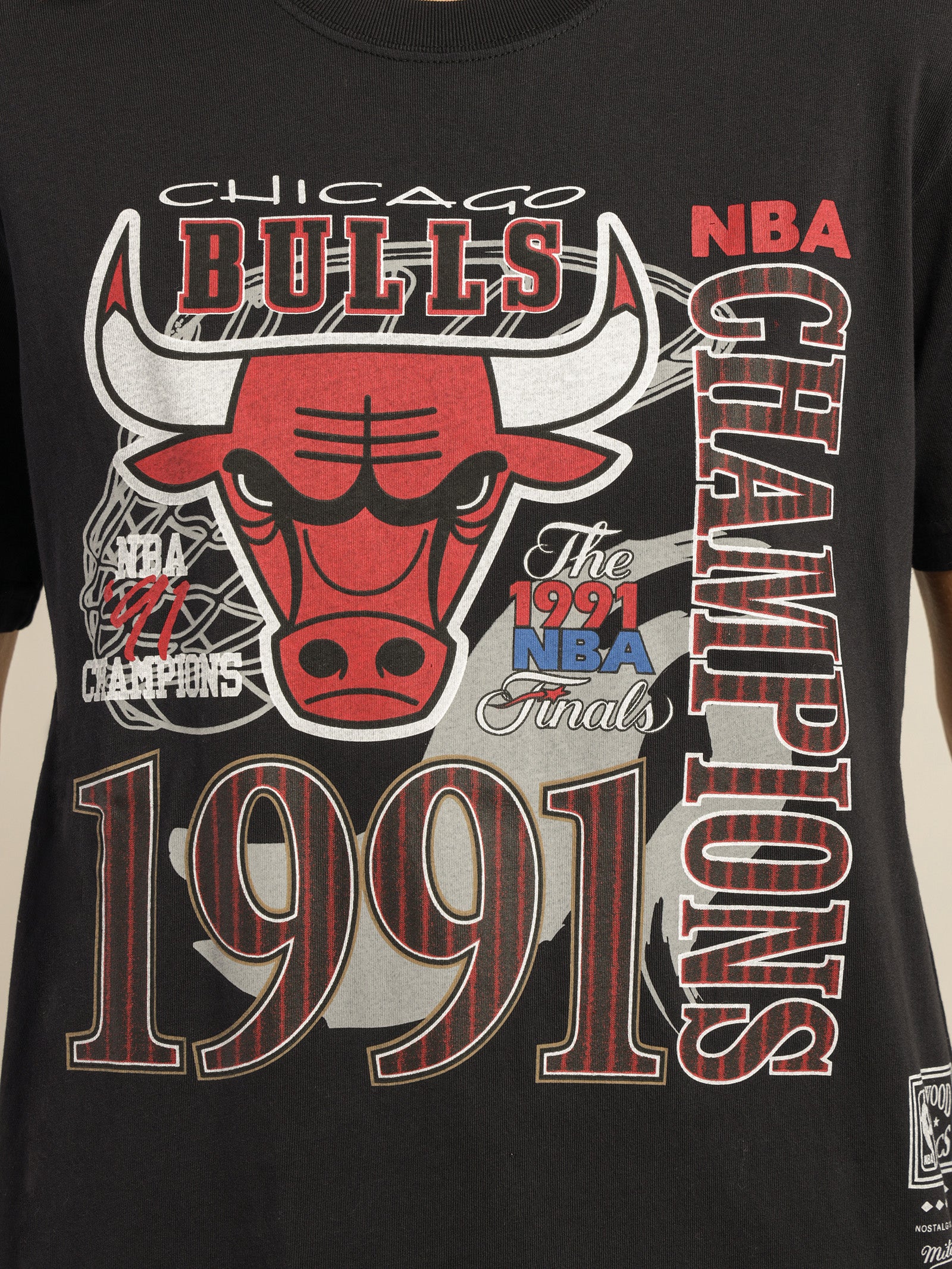 NBA Champs Chicago Bulls T-Shirt in Vintage White - Glue Store