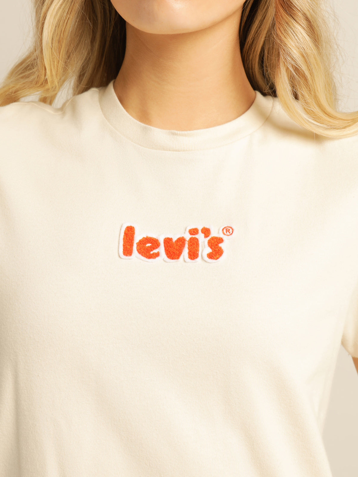 Levis Graphic Classic Chenille Poster Logo T-Shirt in Angora | XS