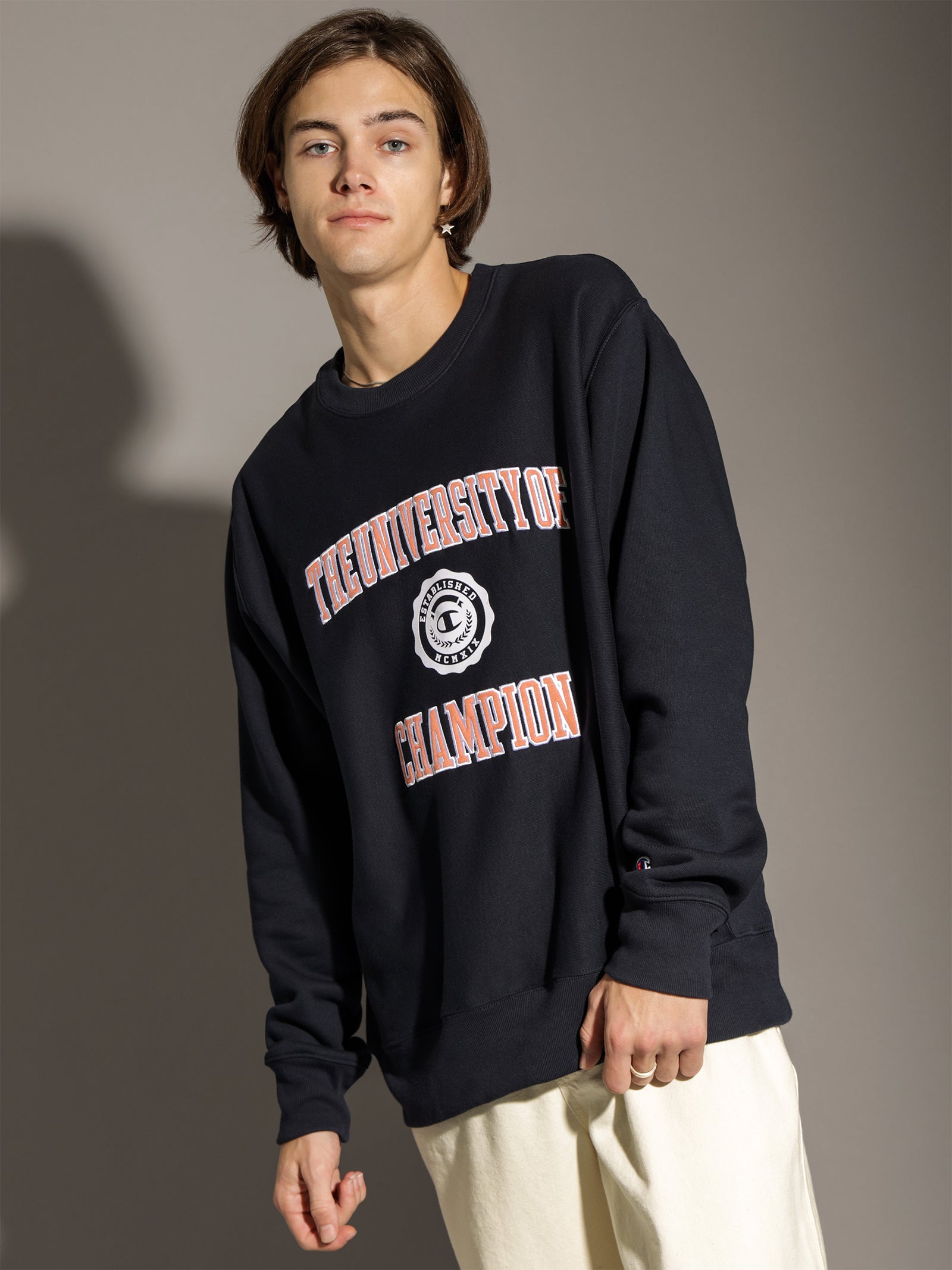 Reverse Weave Champion Uni Crewneck in Navy