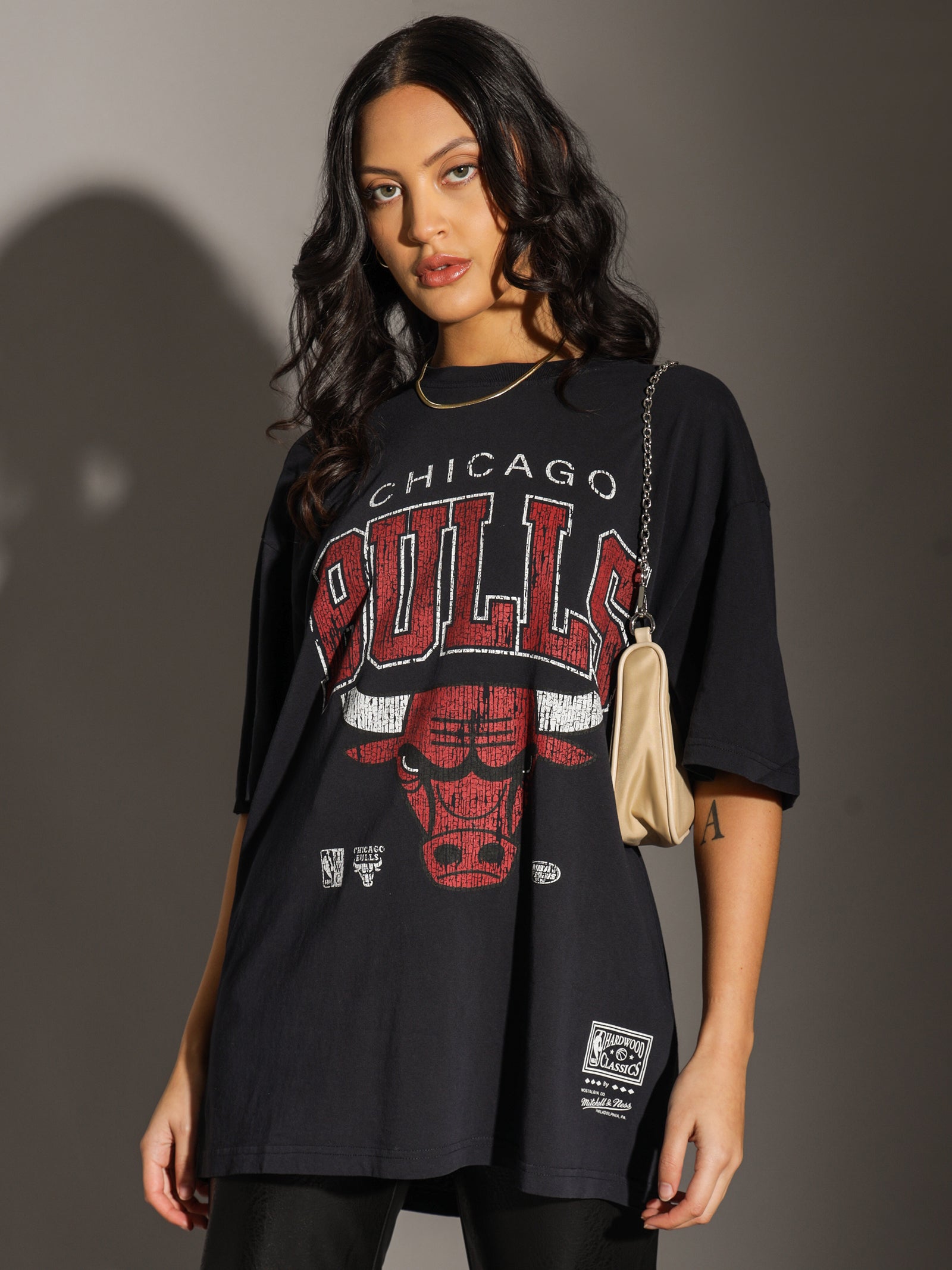 Chicago Bulls T-Shirt in Faded Black - Glue Store