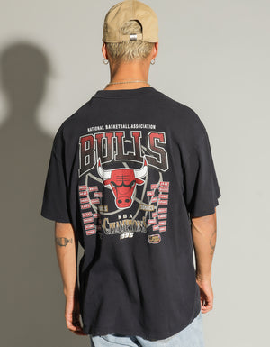 Chicago Bulls T-Shirt in Faded Black - Glue Store