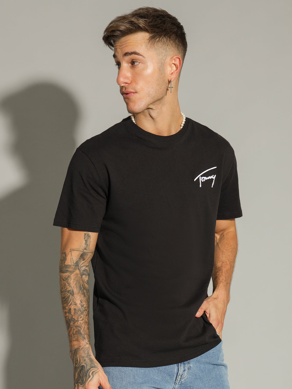 Tommy Hilfiger Tommy Signature T-Shirt in Black | Black