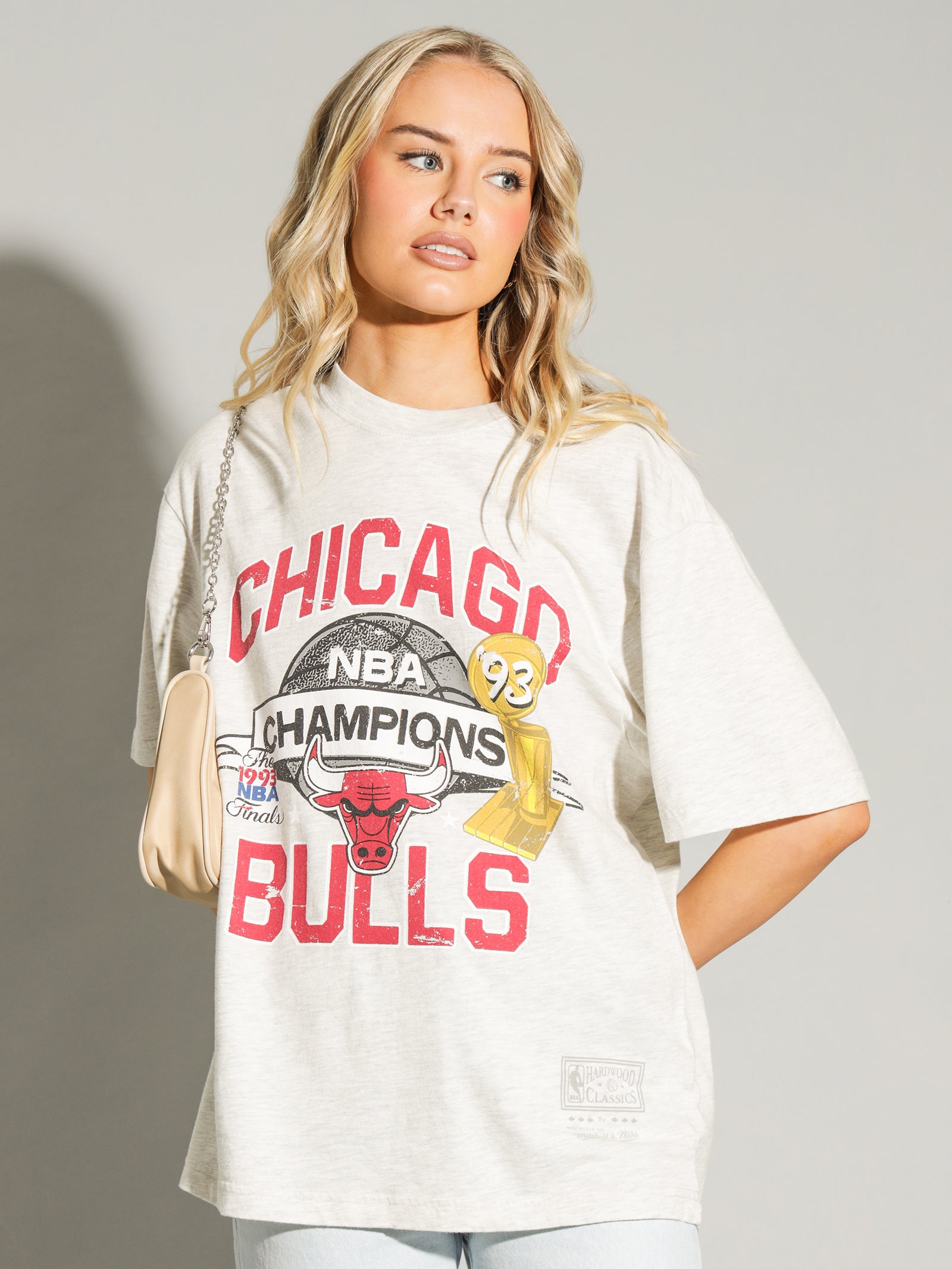 NBA Champs Chicago Bulls T-Shirt in Vintage White - Glue Store