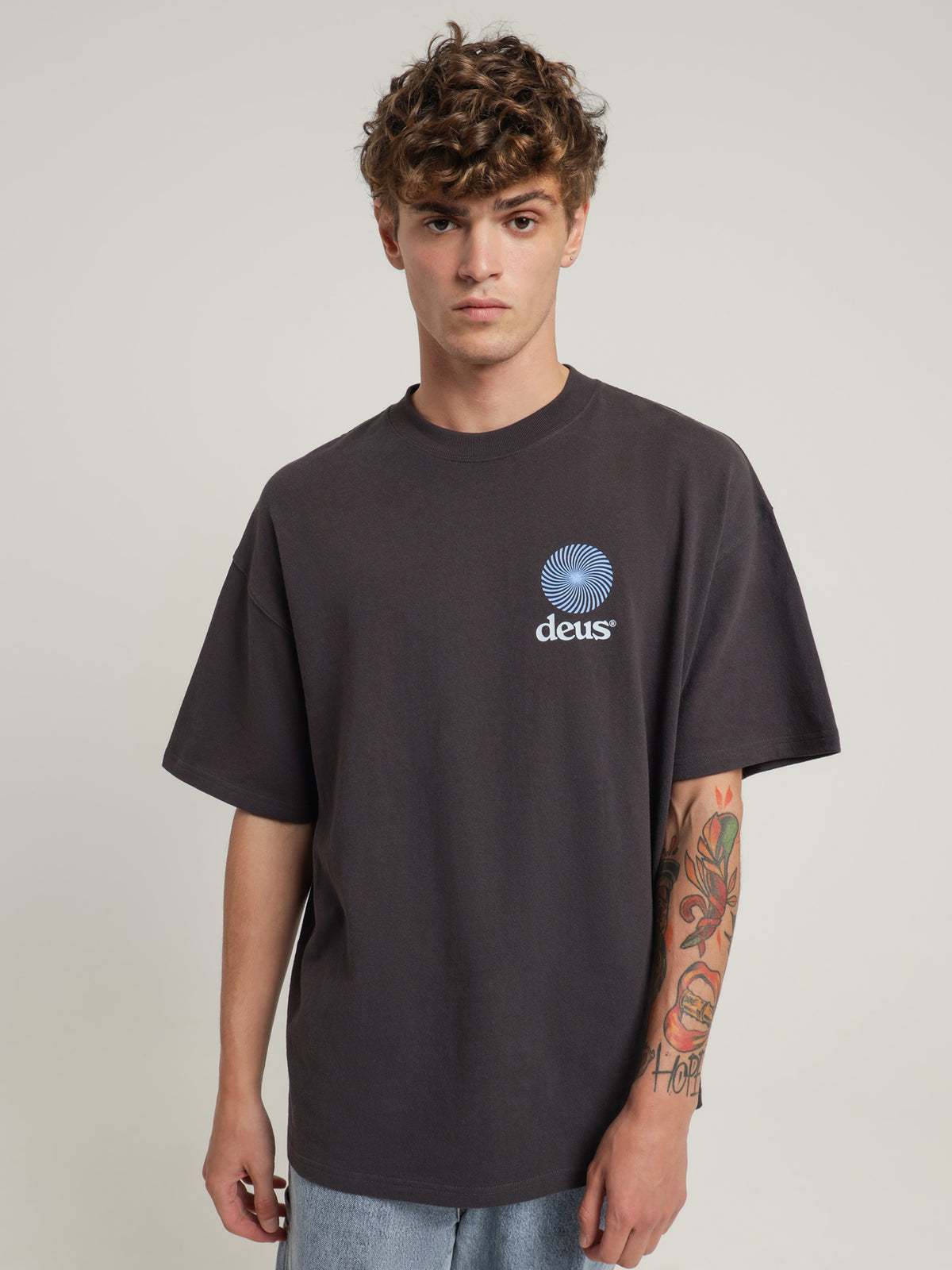 Deus Strata T-Shirt in Anthracite | Anthracite