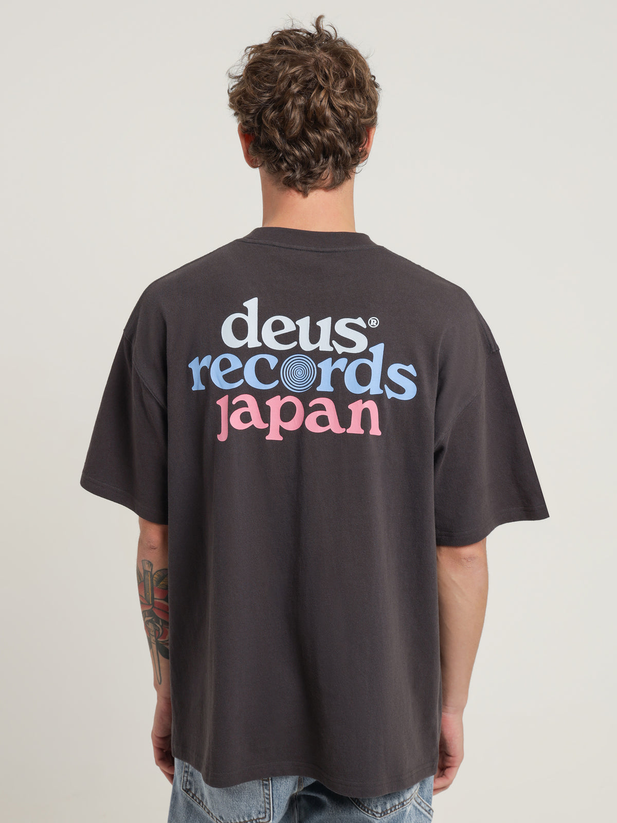 Deus Strata T-Shirt in Anthracite | Anthracite