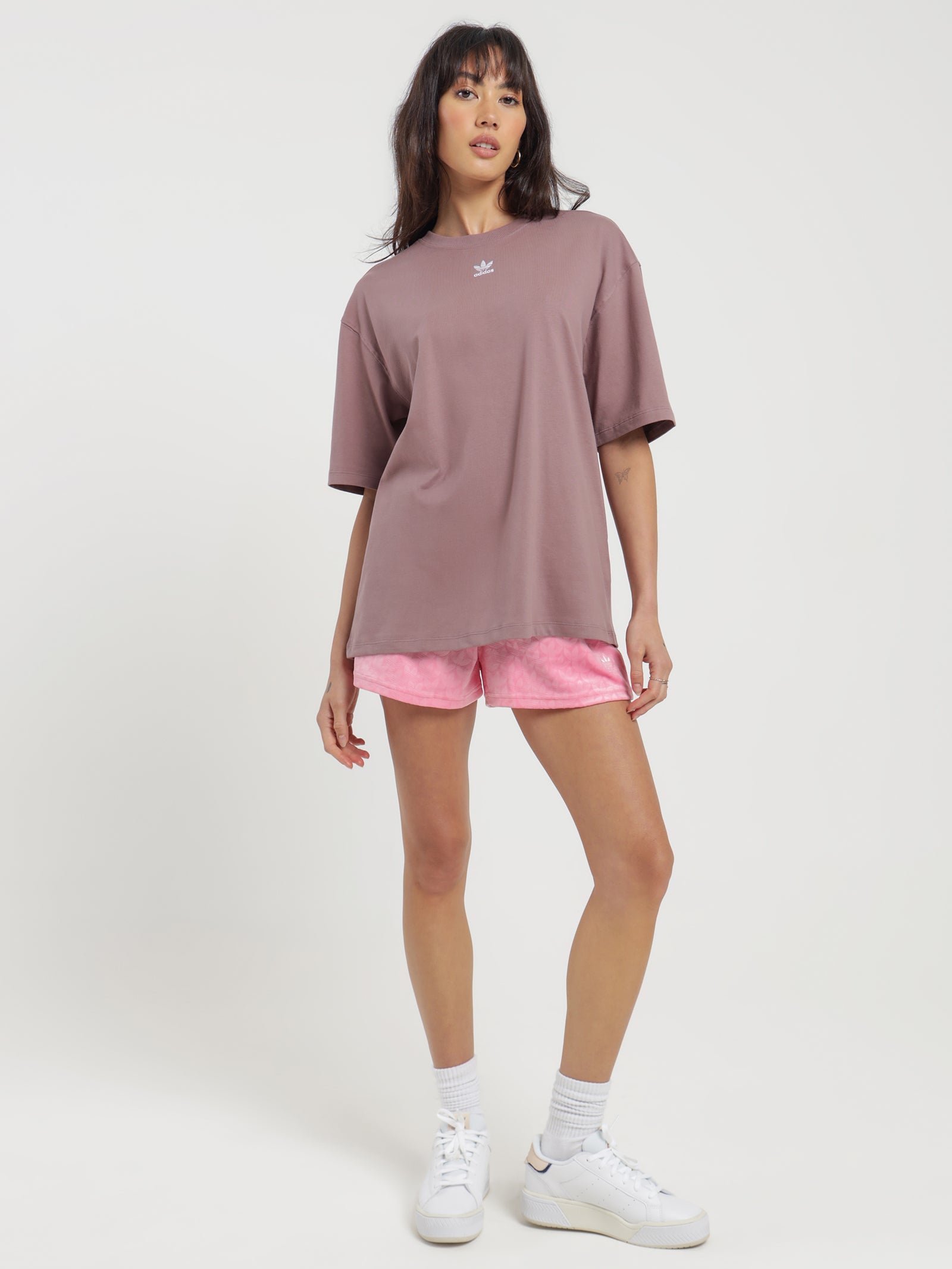 Loungewear Adicolor Essentials T-Shirt in Purple