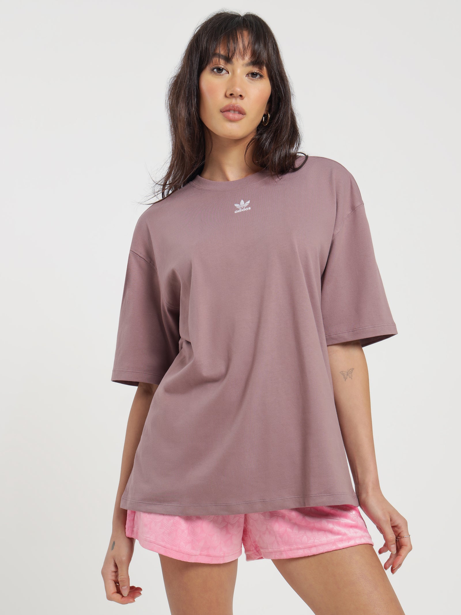 Loungewear Adicolor Essentials T-Shirt in Purple