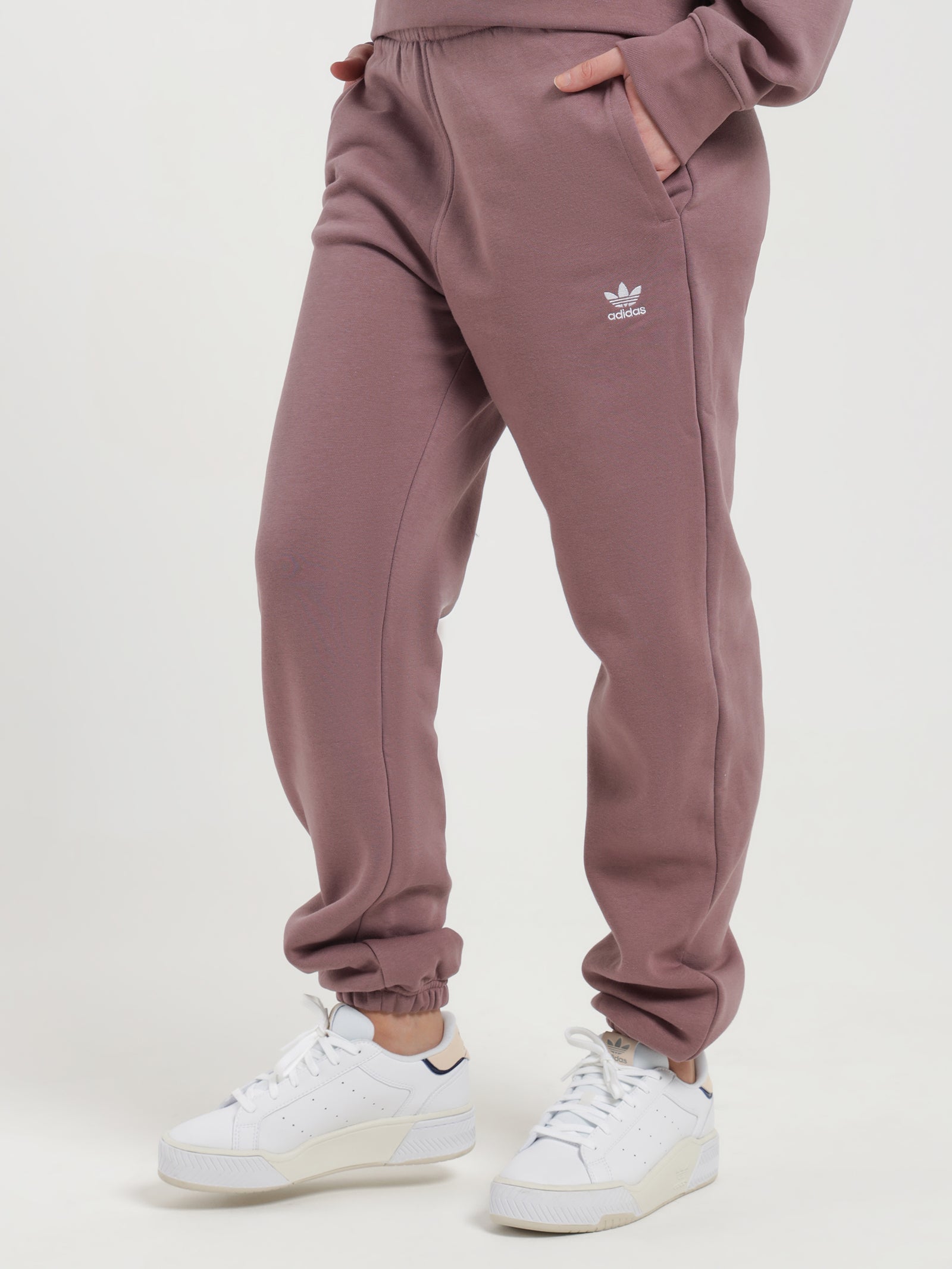 Adidas jogging clearance rose