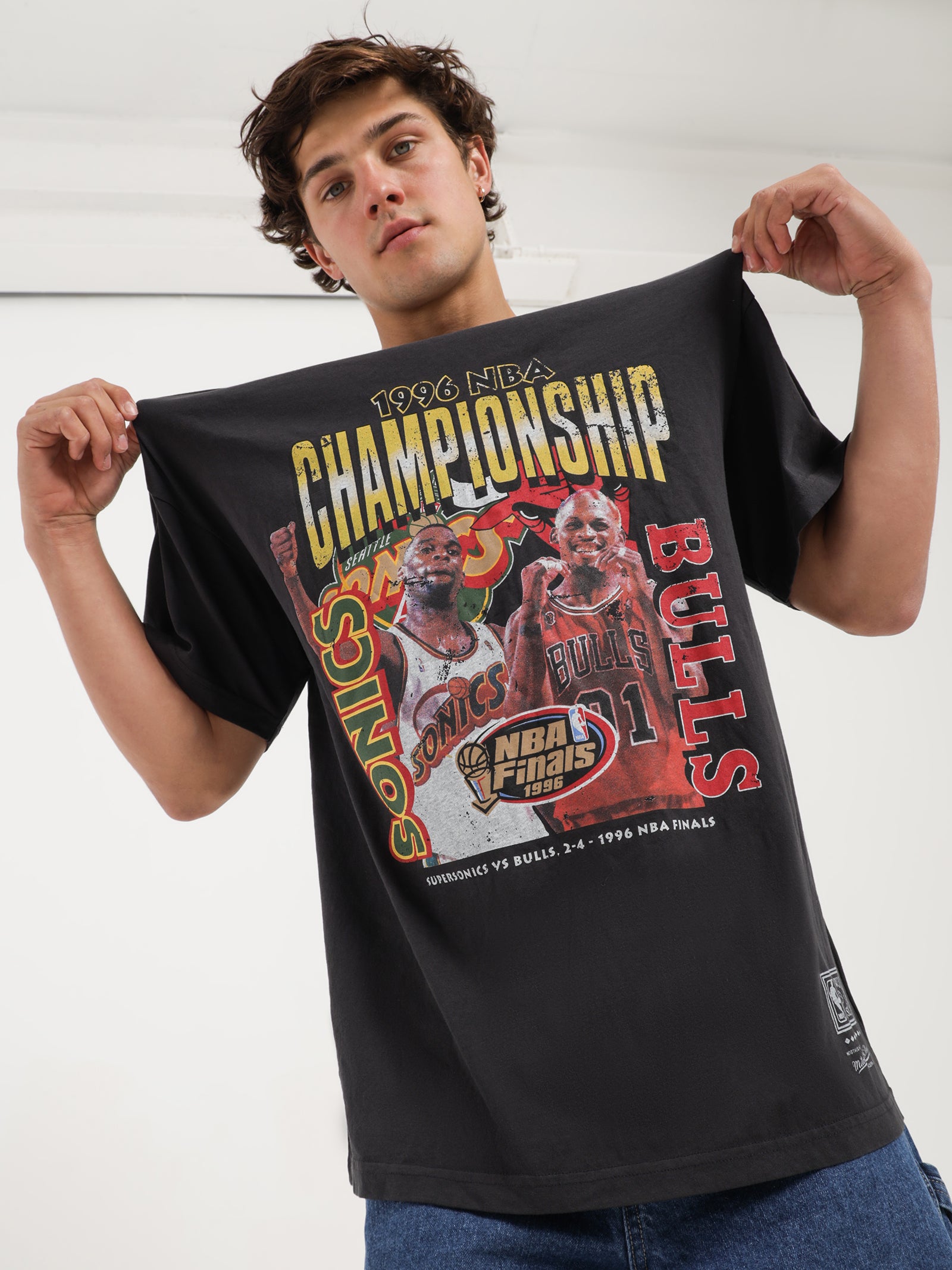 Seattle Supersonics Vs Chicago Bulls 1996 Finals Tee - Faded Black -  Throwback