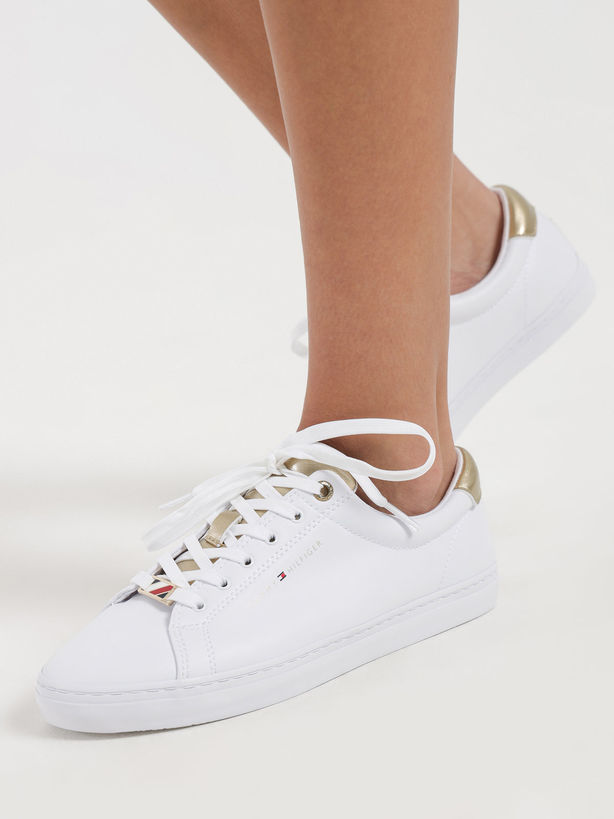 Tommy Hilfiger Womens Touch of Gold Sneakers in White & Gold | White/Gold