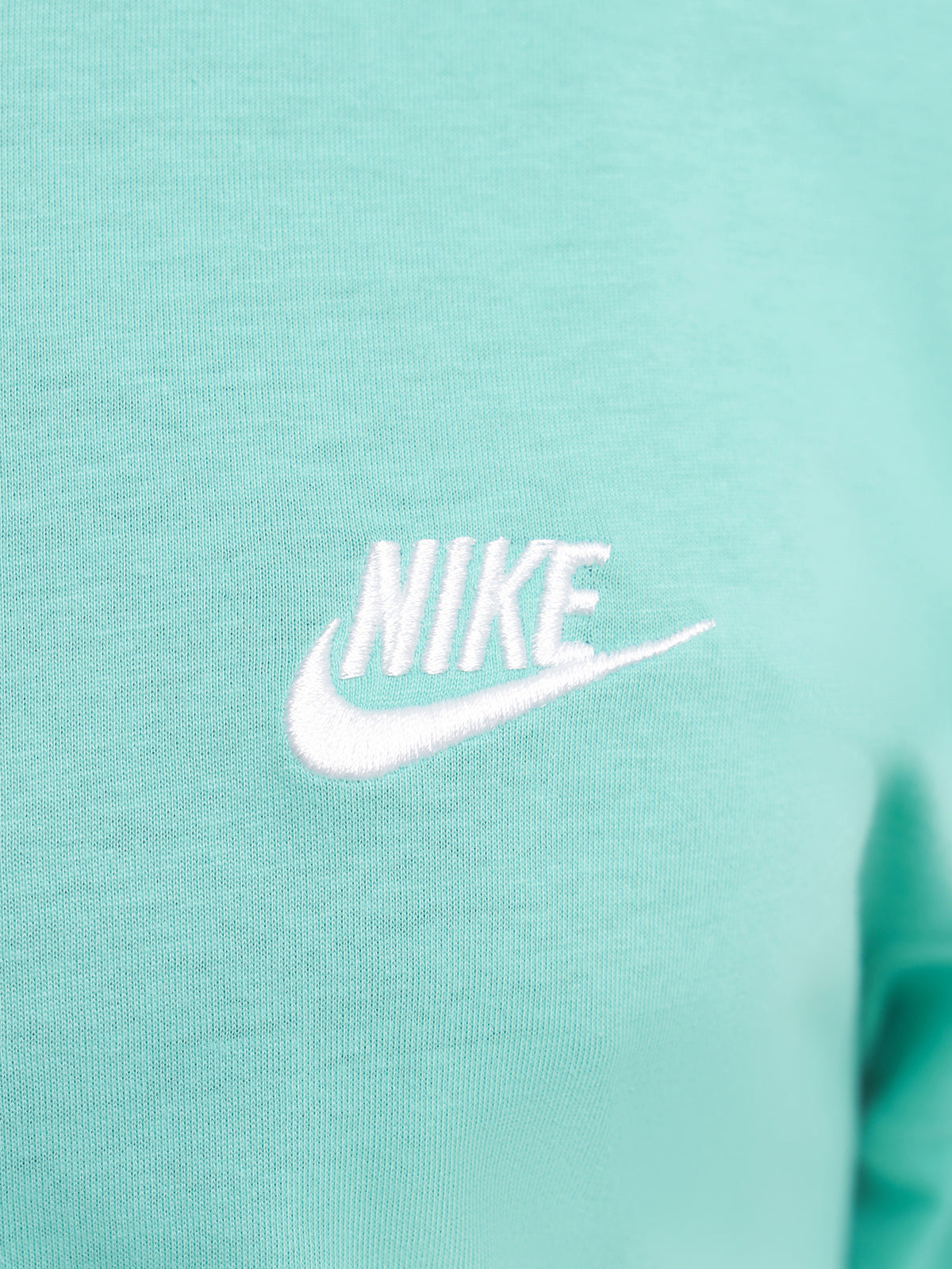Nike Sportswear Club T-Shirt in Light Green | Red