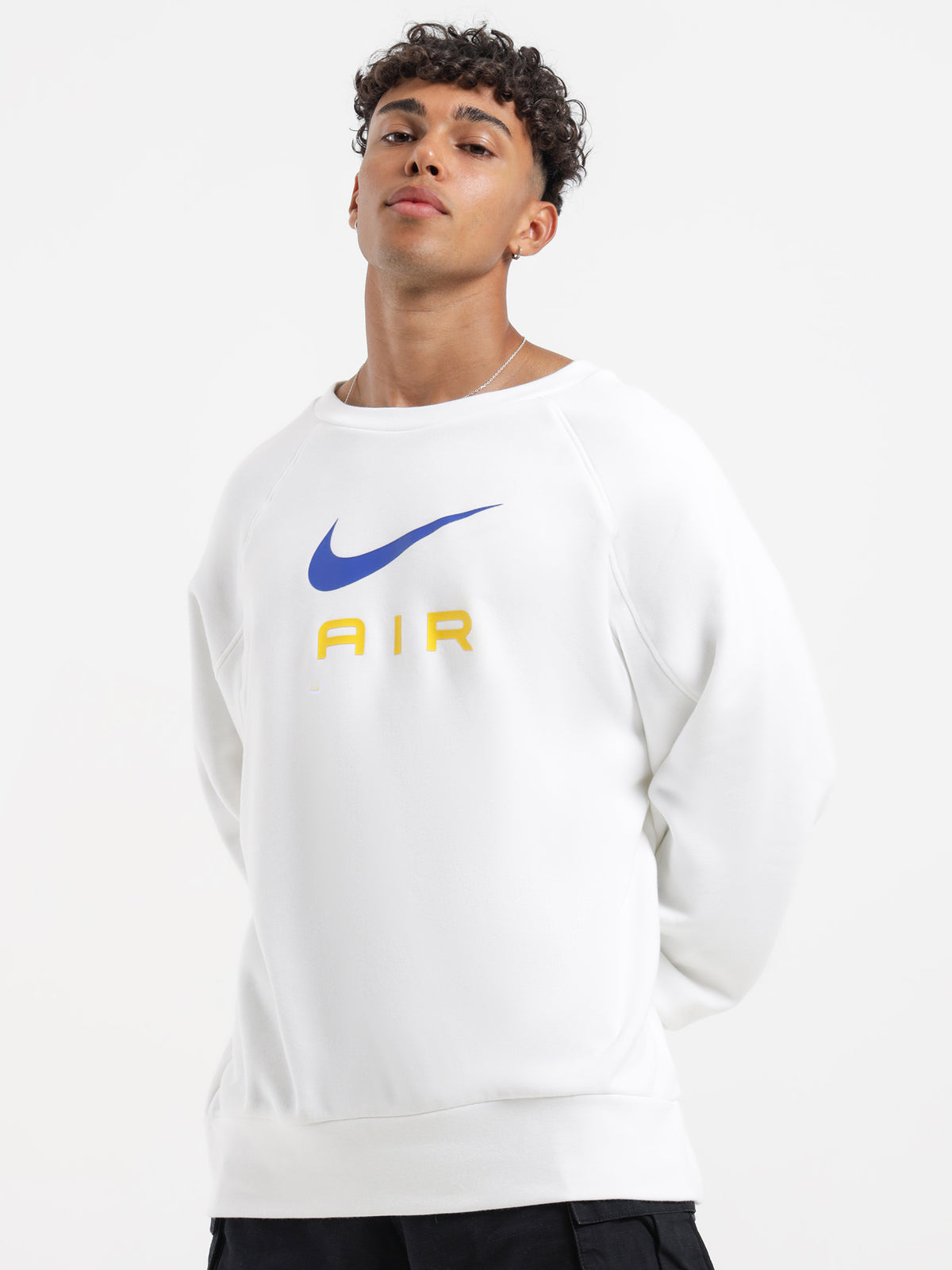 Nike Nike Air Sportswear Sweatshirt in White | White/Yellow