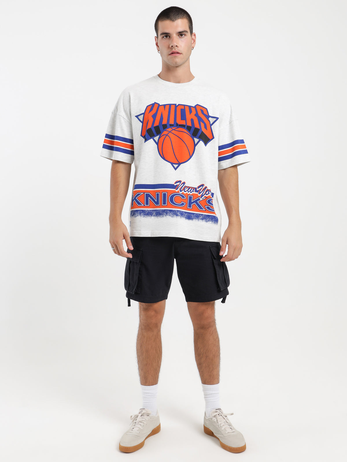 Mitchell & Ness New York Knicks Logo T-Shirt in Silver | Silver