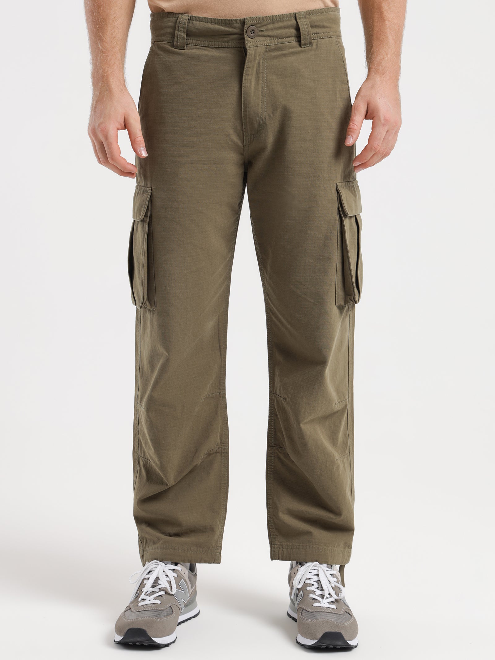 Wyatt Cargo Pants in Olive