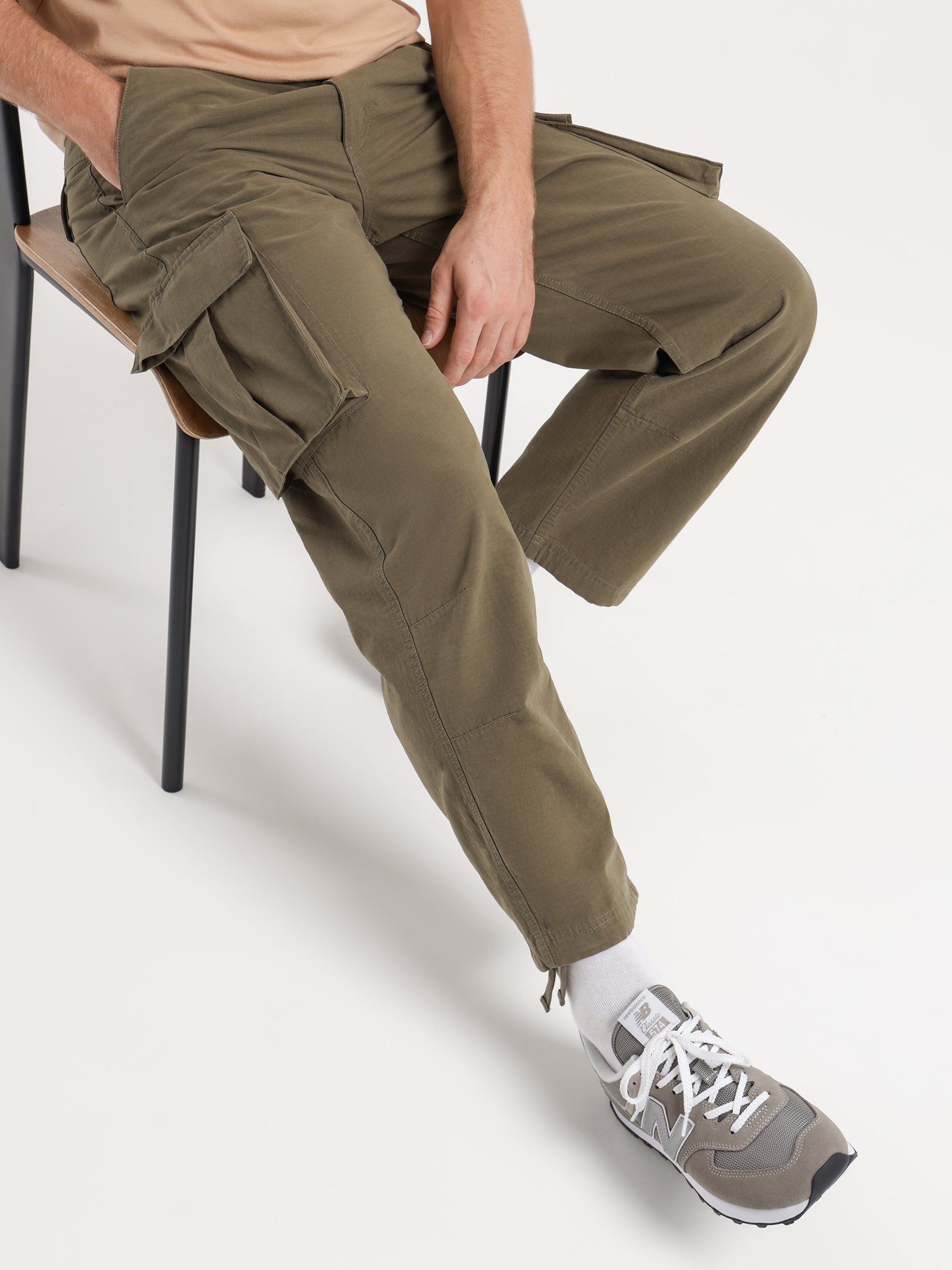 Wyatt Cargo Pants in Olive