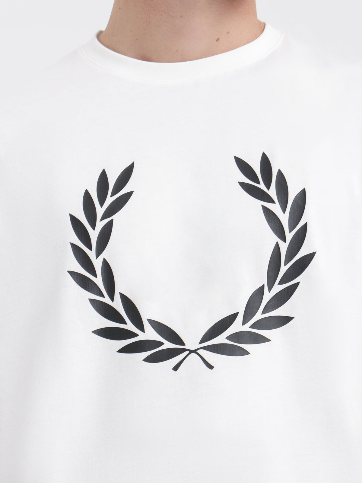 Fred Perry Laurel Wreath T-Shirt in White | White