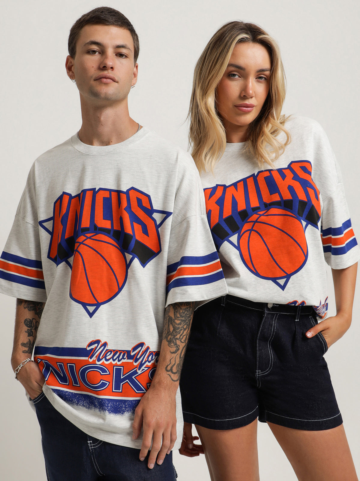 Mitchell & Ness New York Knicks Logo T-Shirt in Silver | Silver