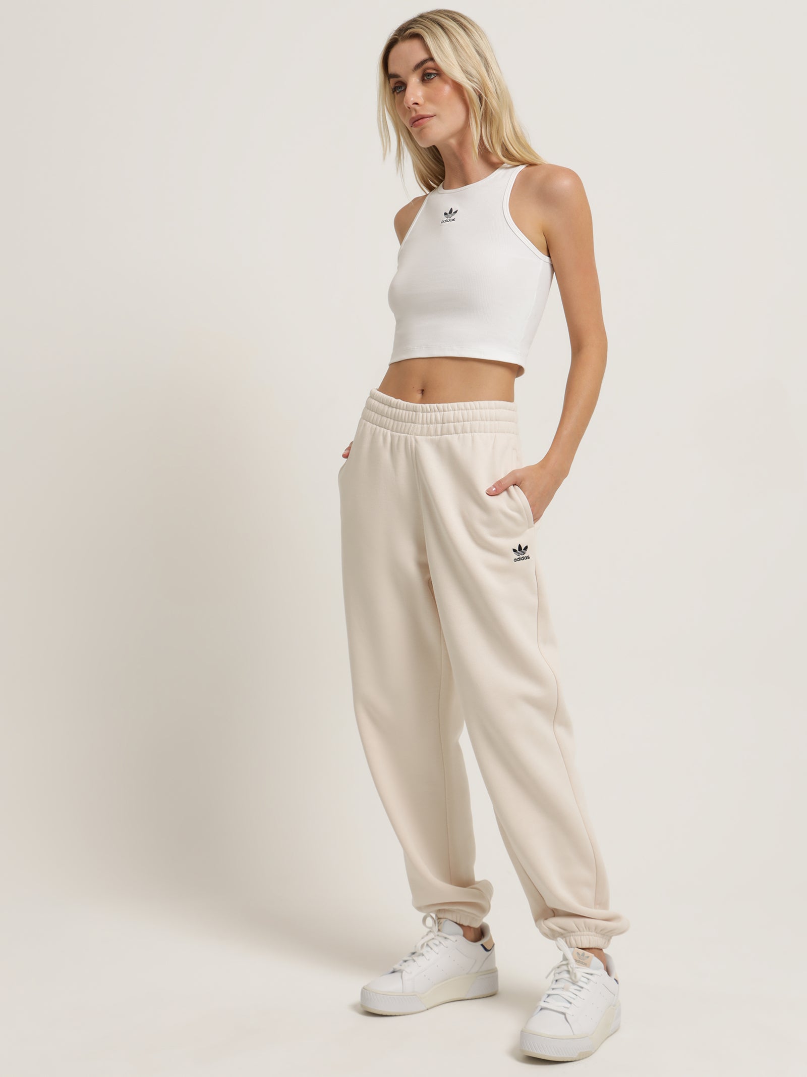 adidas Originals Adicolor Trefoil Sweatpants / Wonder White – size