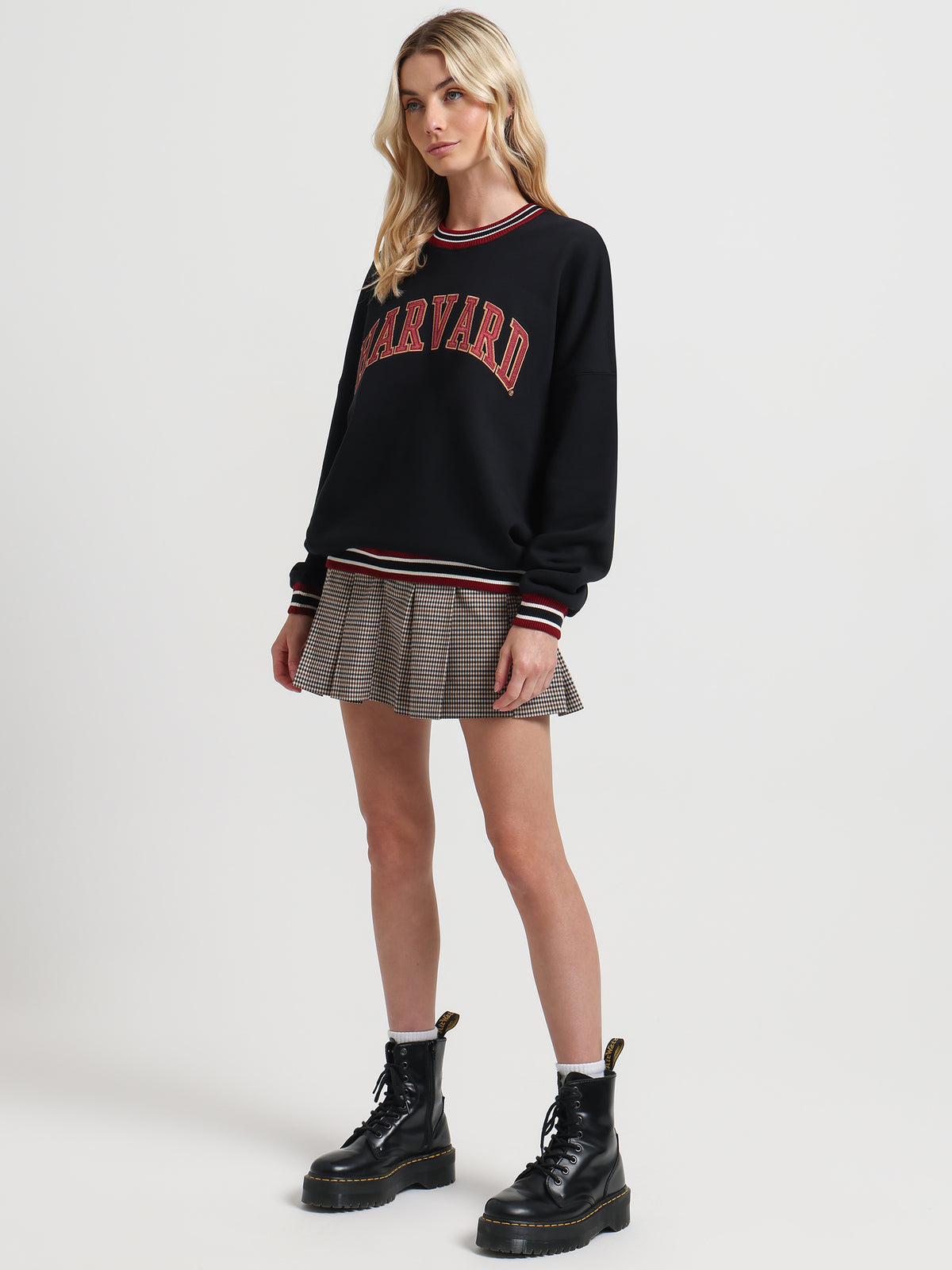 Mitchell & Ness Harvard Trim Crew Neck Sweater in Black | Black