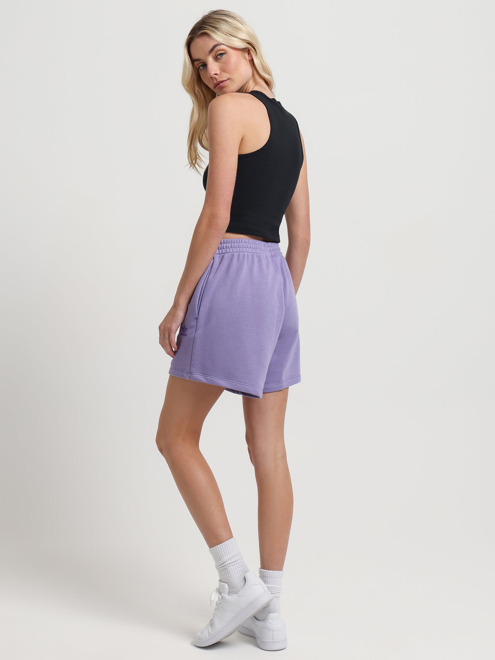 Adicolor Essentials French Terry Magic Shorts in Store Lilac Glue 
