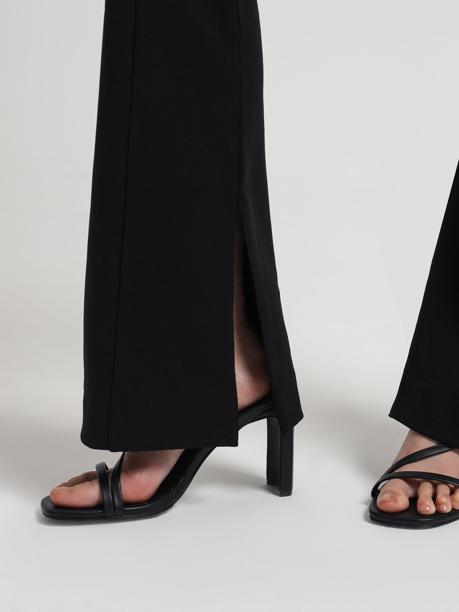 Cyri Crepe Pants in Black