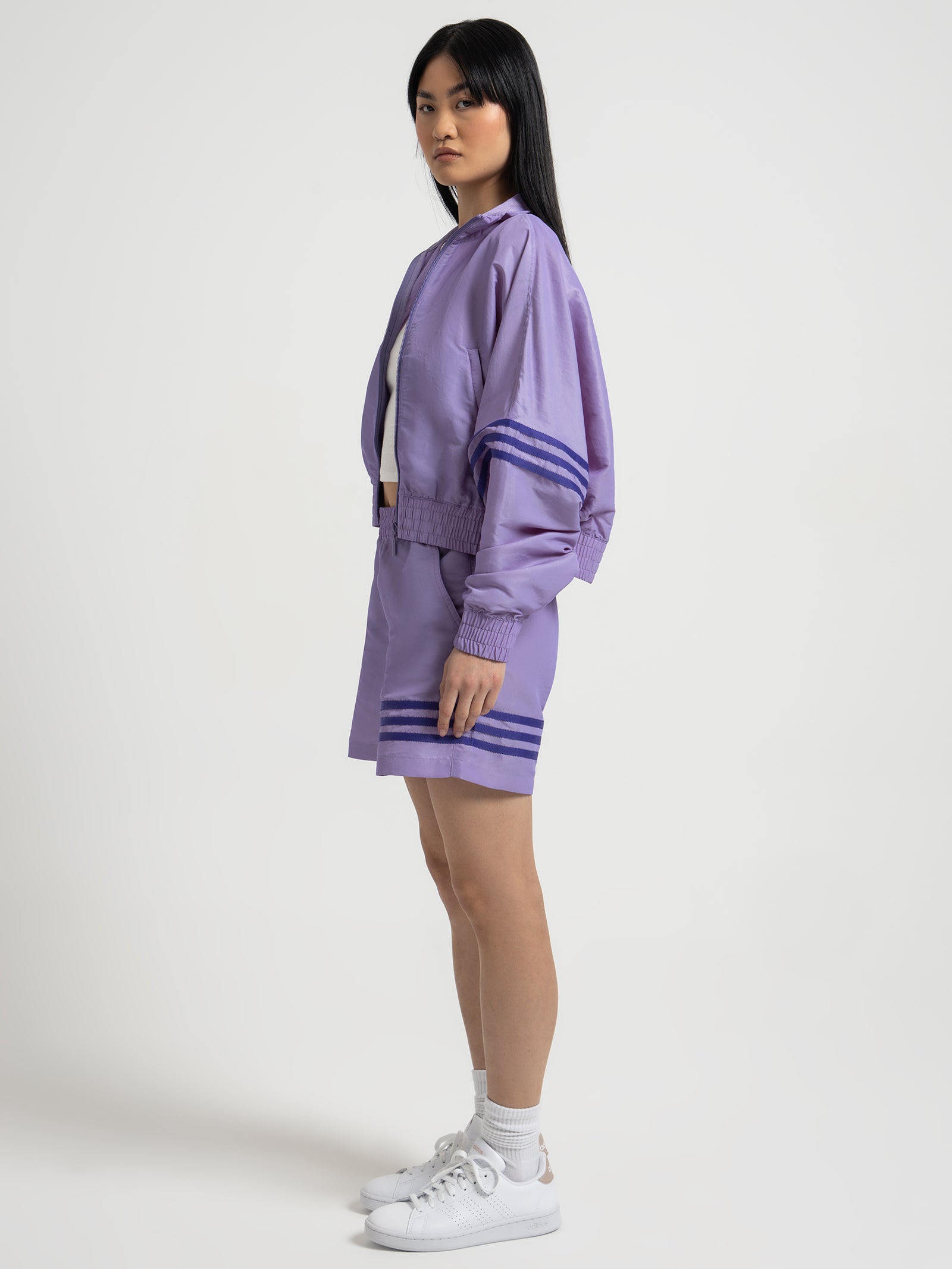 Adicolor Neuclassics Shorts in Store - Magic Lilac Glue