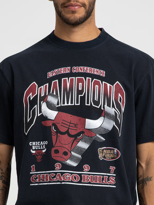 Chicago Bulls T-Shirt in Faded Black - Glue Store