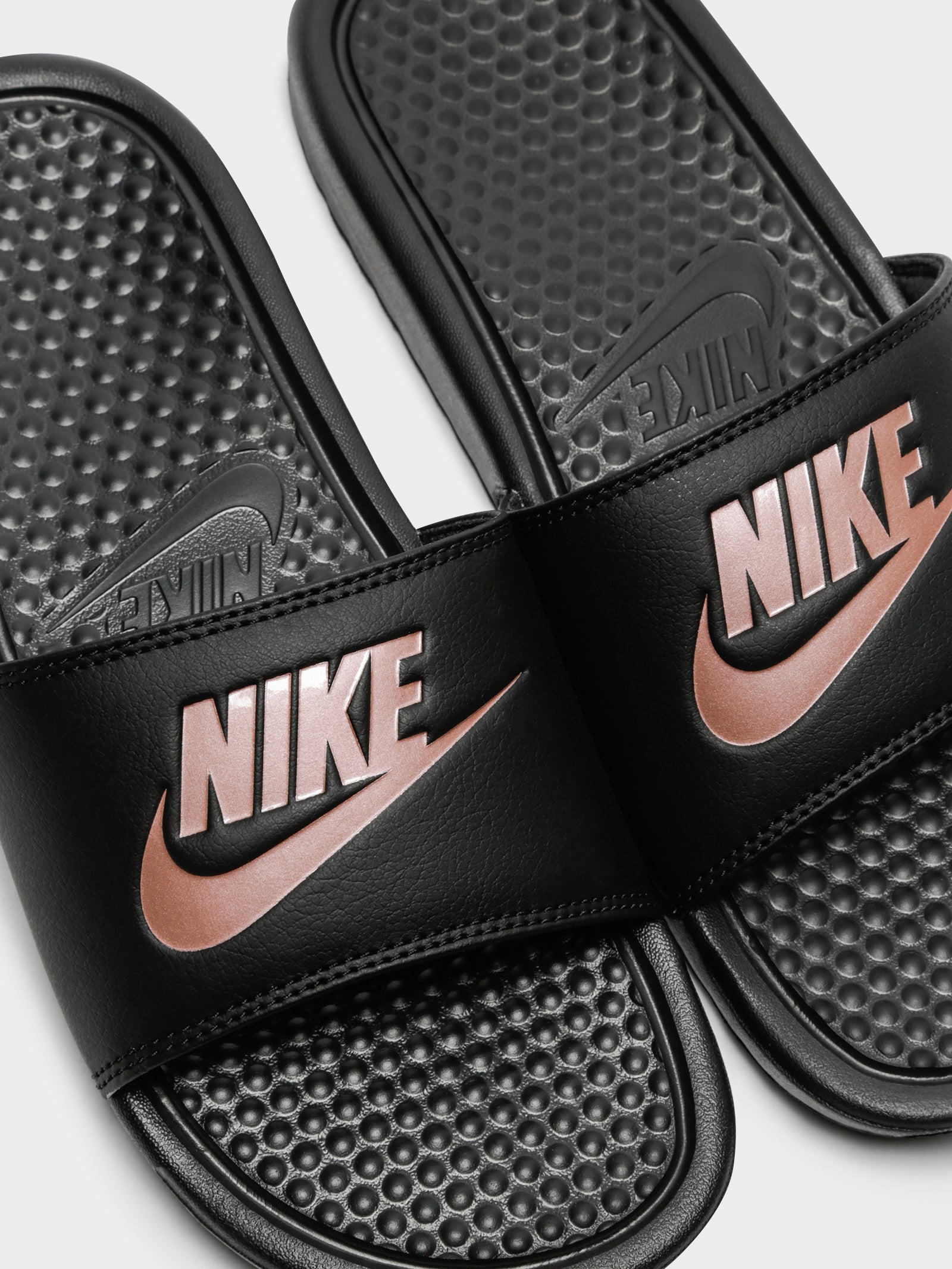 Nike benassi hot sale slides gold