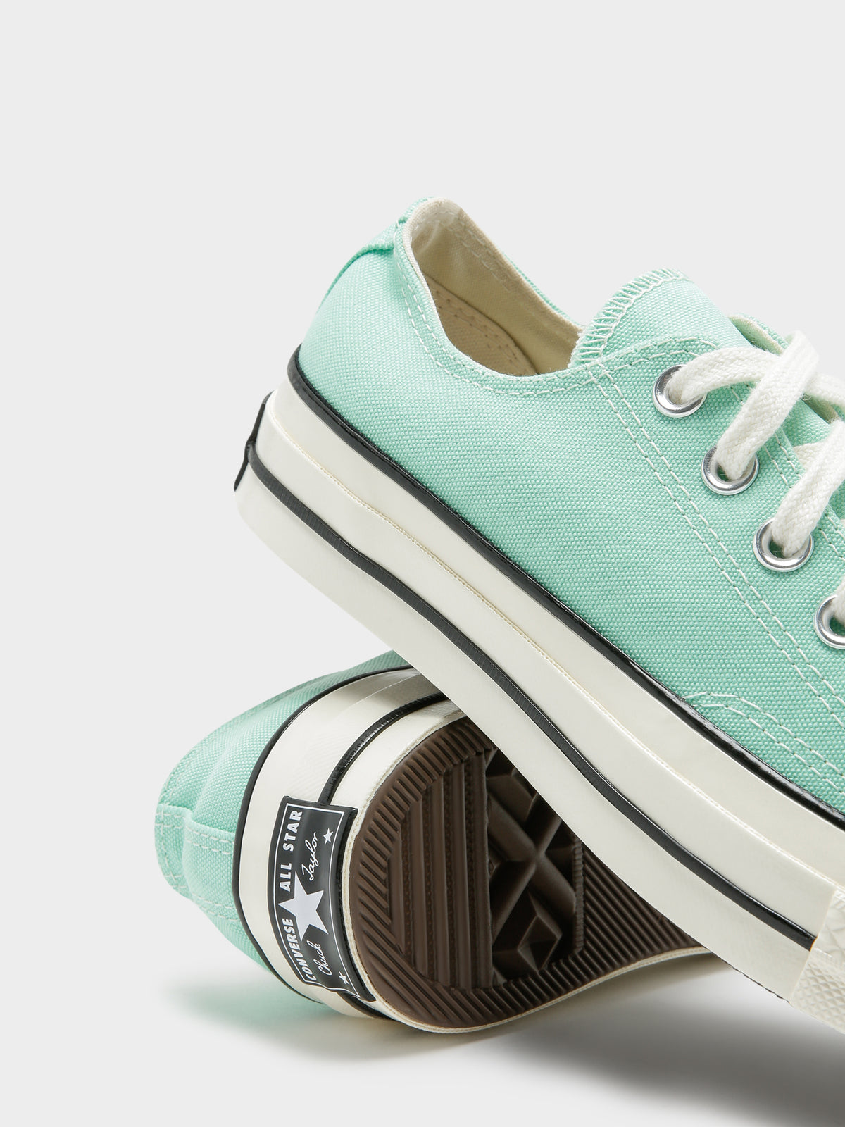 Converse Unisex Chuck 70 Ox Low Sneakers in Light Green | Light Green