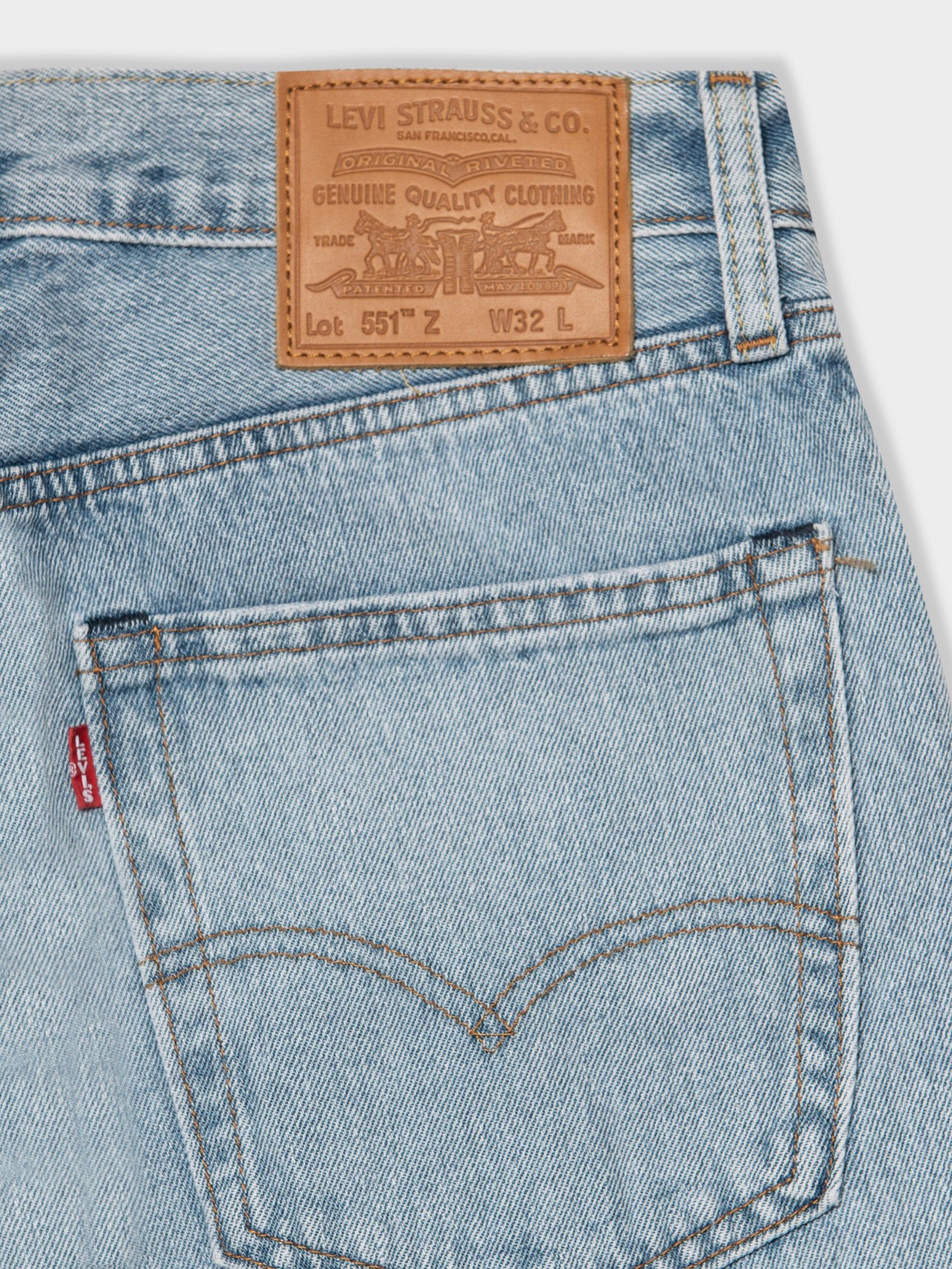 Levi's - 551 Z Authentic Straight Crop Jeans in Dream Stone – gravitypope