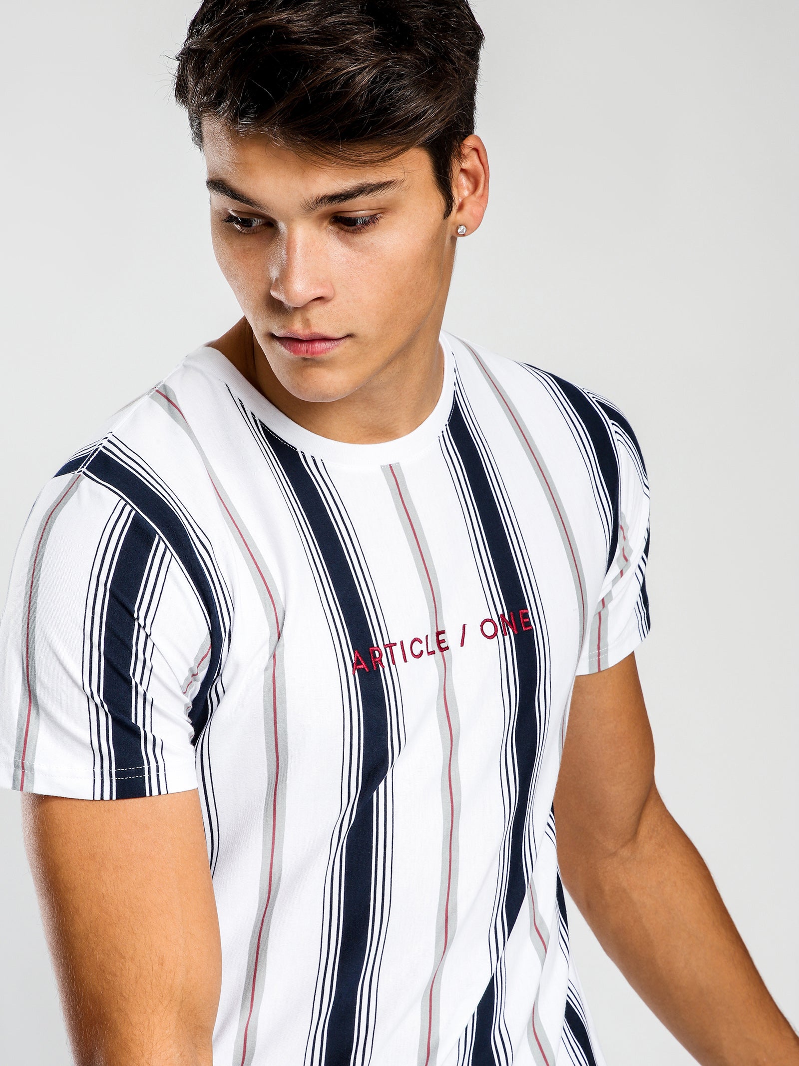 Frankie Short Vertical - Glue Stripe Store in & White Navy T-Shirt Sleeve
