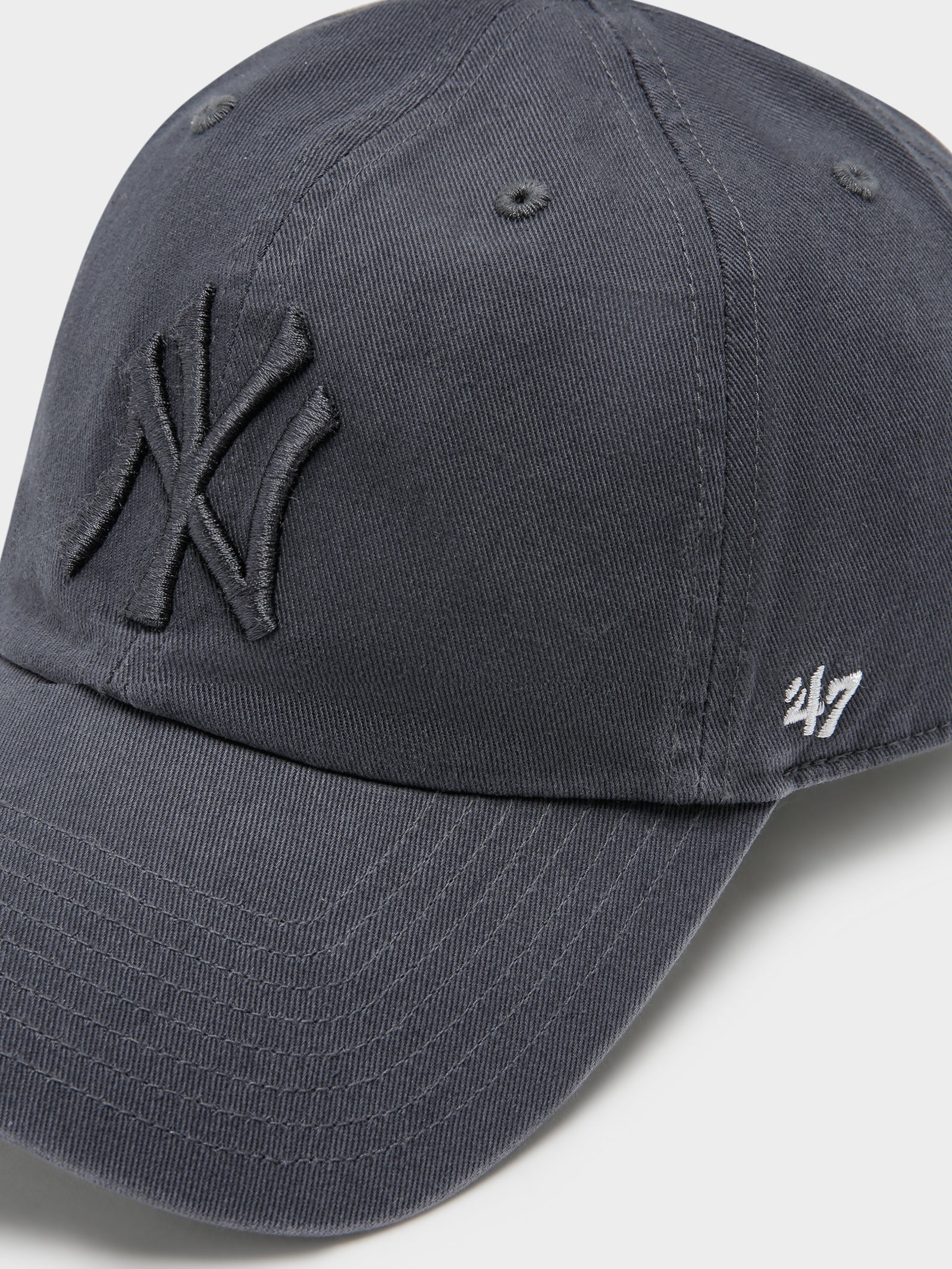 Mens New York Yankees 47 Graphite Franchise Fitted Hat