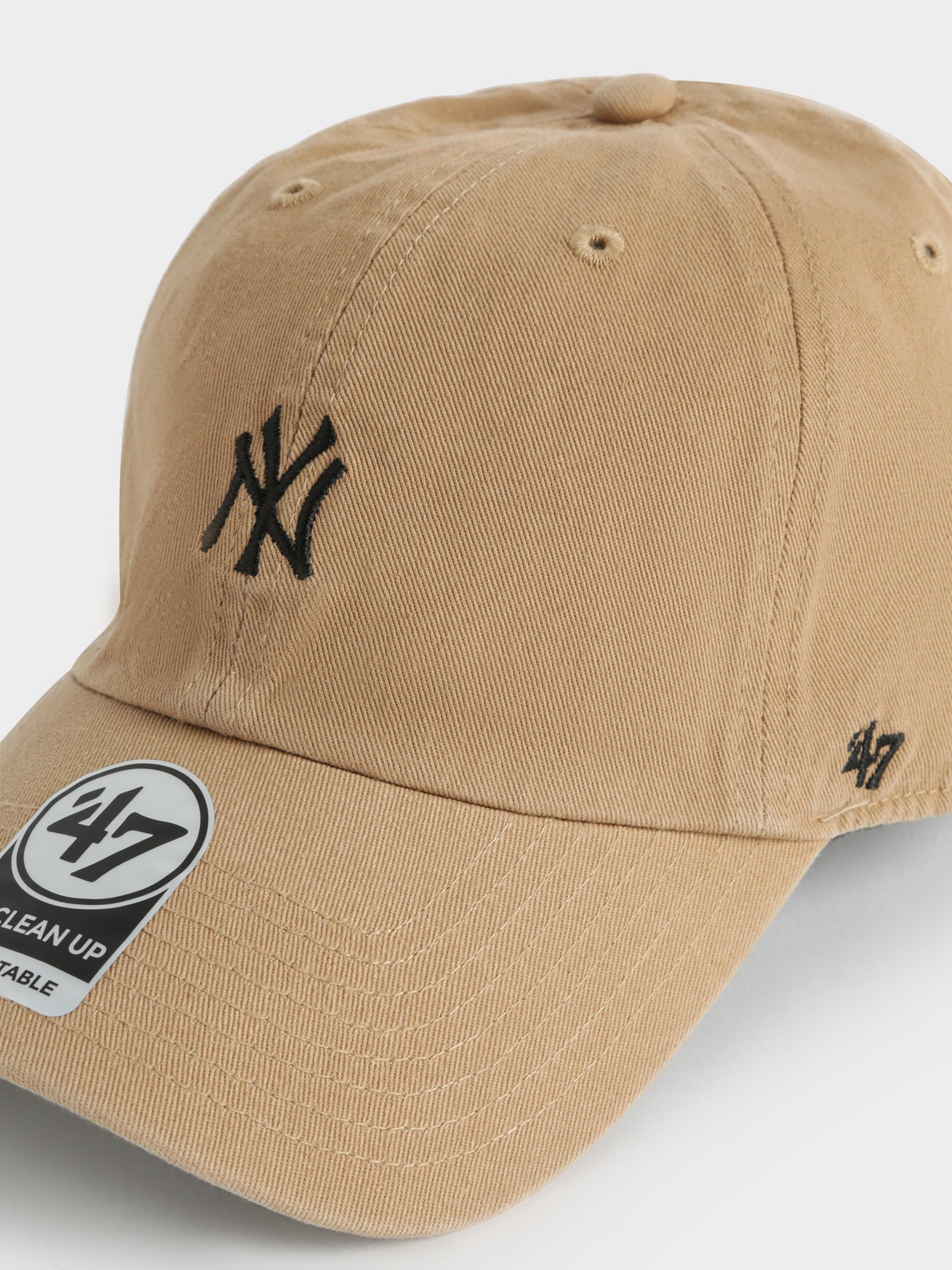 47 Clean Up New York Yankees Cap in Khaki & Black - Glue Store