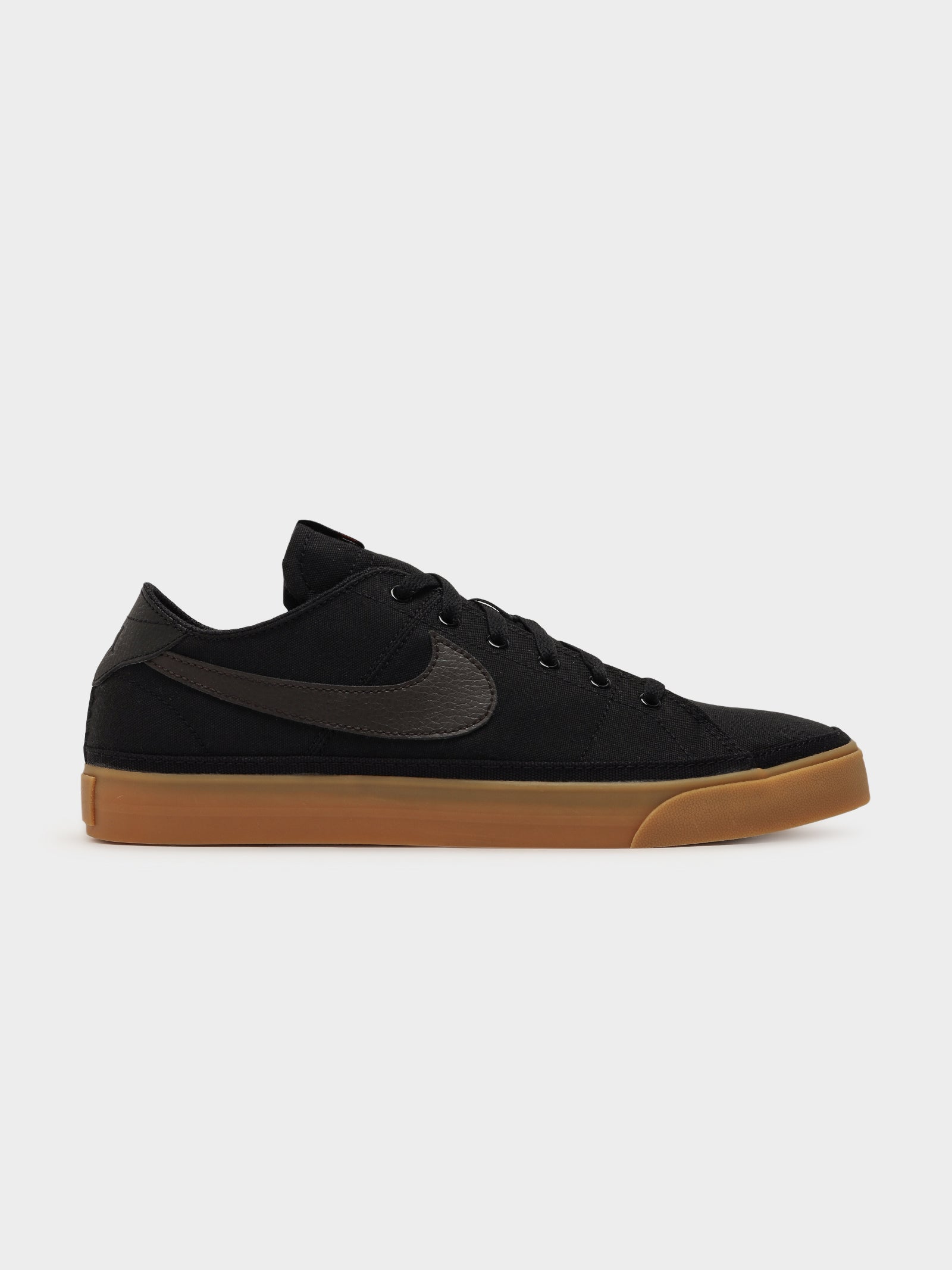 Nike black hotsell gum sole