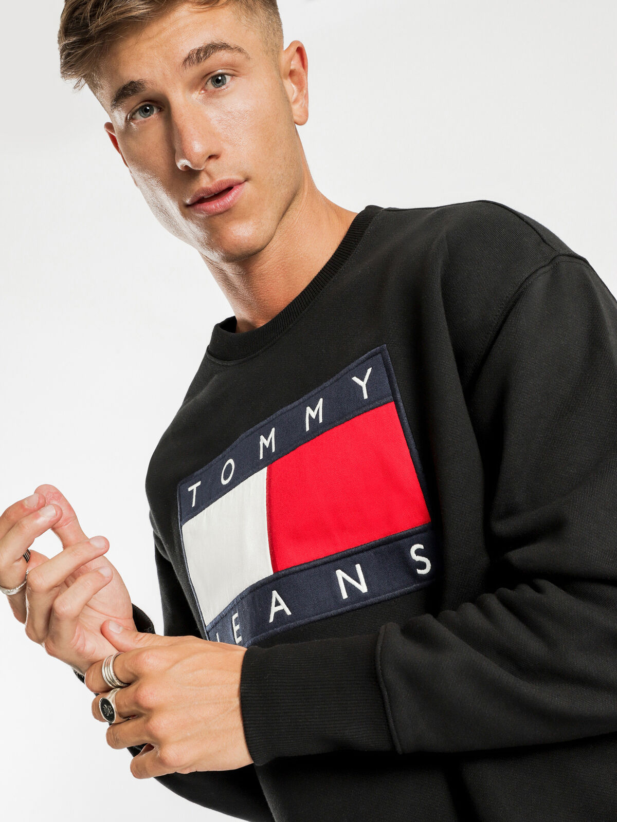 Tommy on sale flag sweater