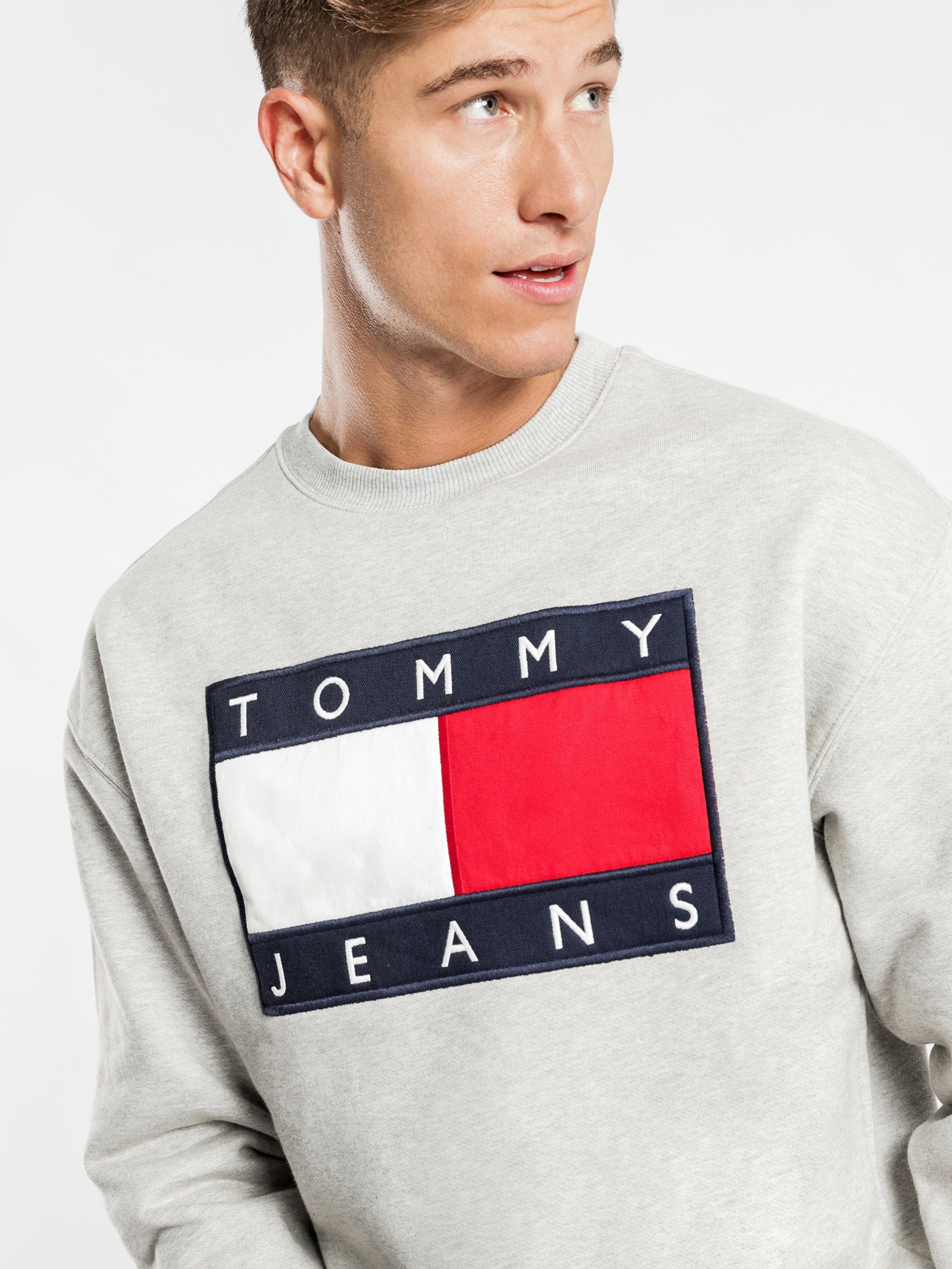 Tommy jeans hot sale flag sweater