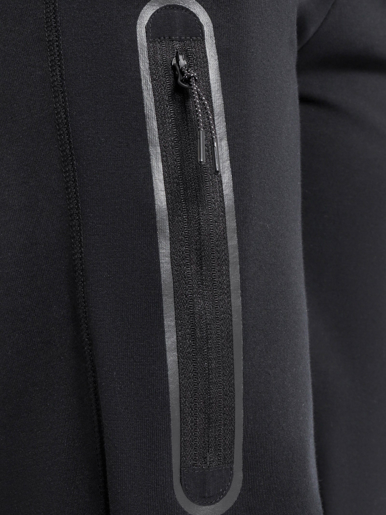 Nike Sportswear Tech Fleece Trackpants in Black Black | Glue Store