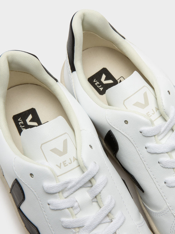 Veja v10 sales black white