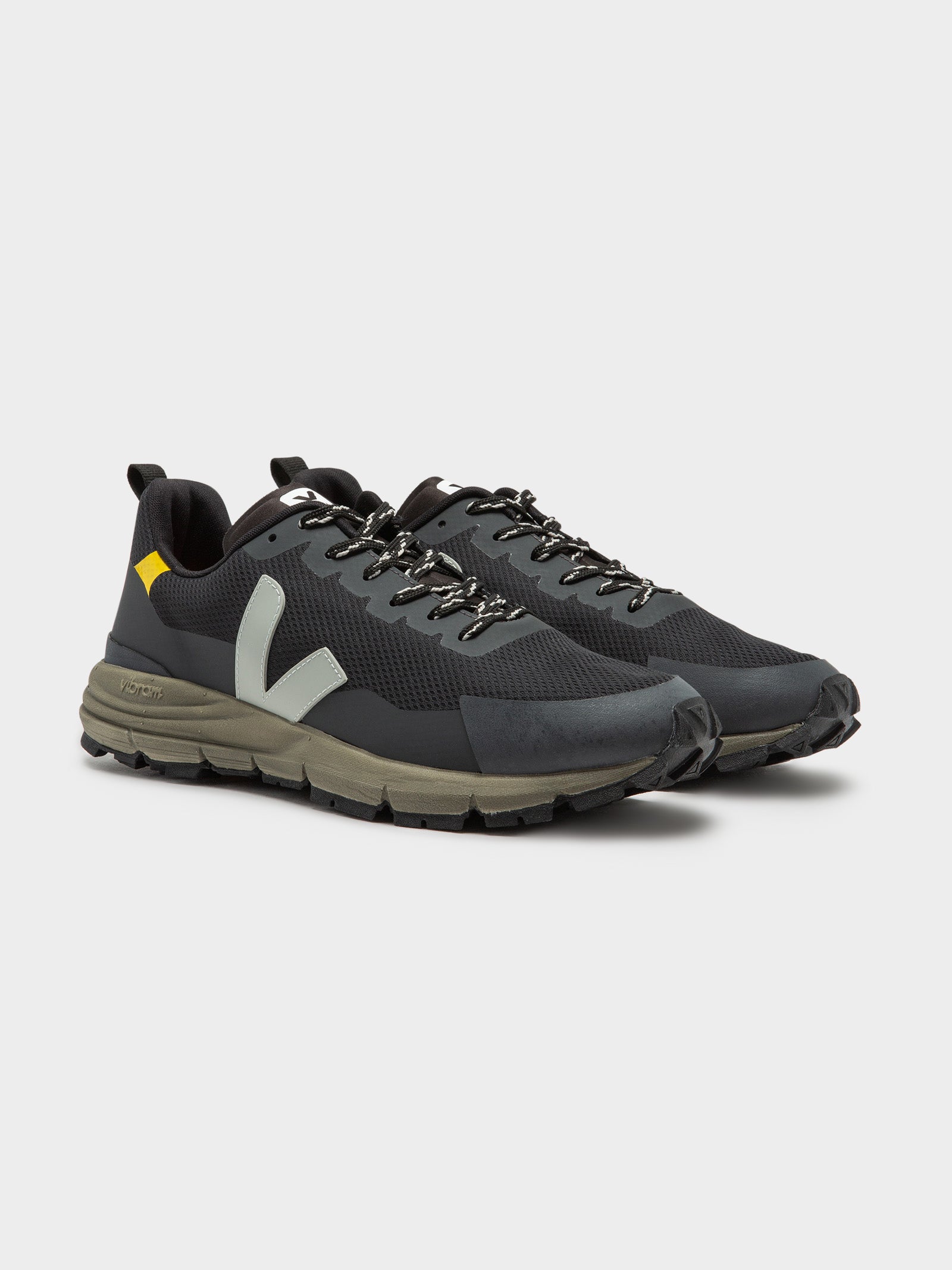 ZAPATILLAS DEPORTIVAS DE HOMBRE DEKKAN ALVEOMESH BLACK OXFORD GREY TONIC  DE VEJA