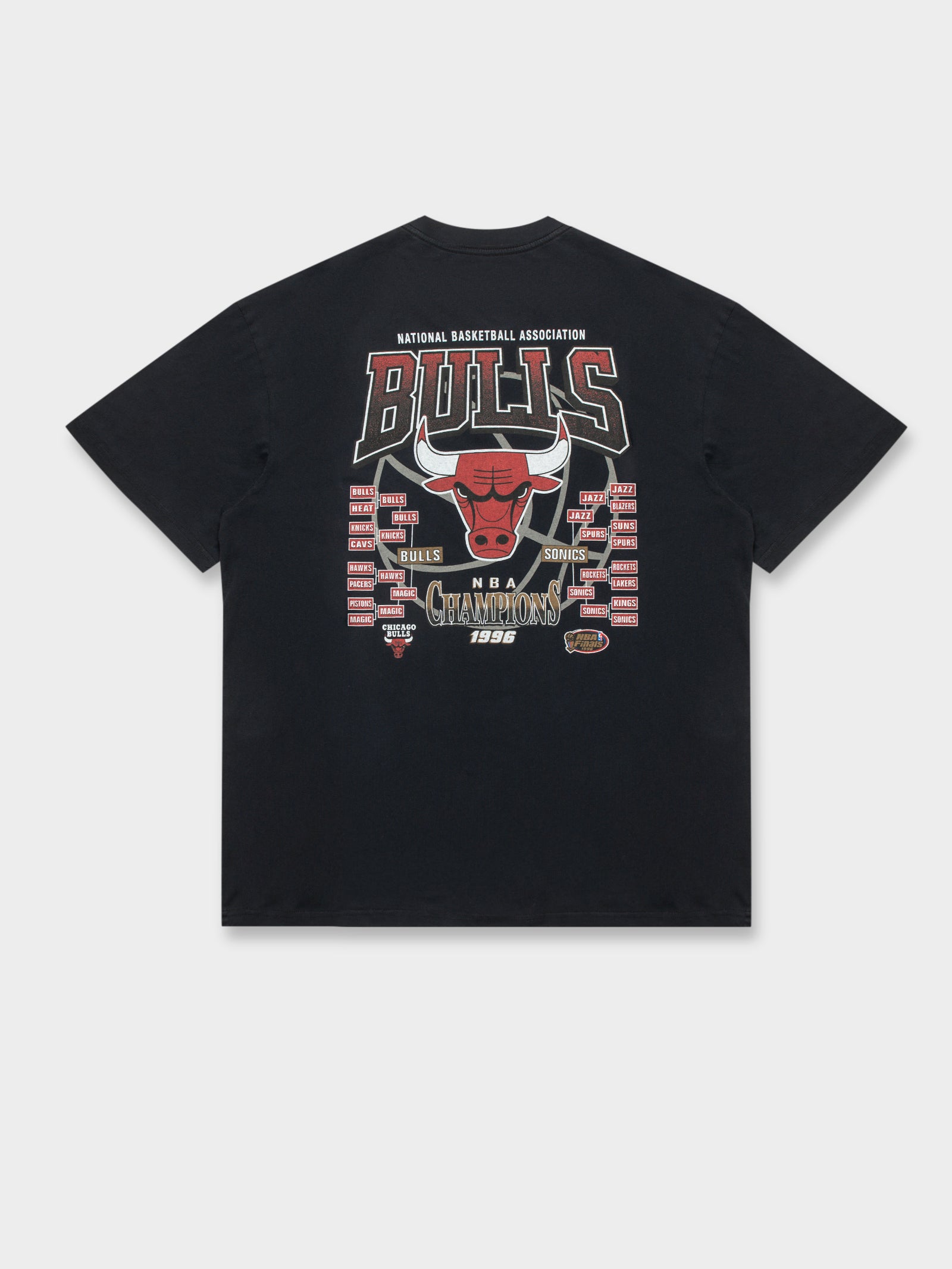 Chicago Bulls Vintage T-Shirt in Faded Black - Glue Store