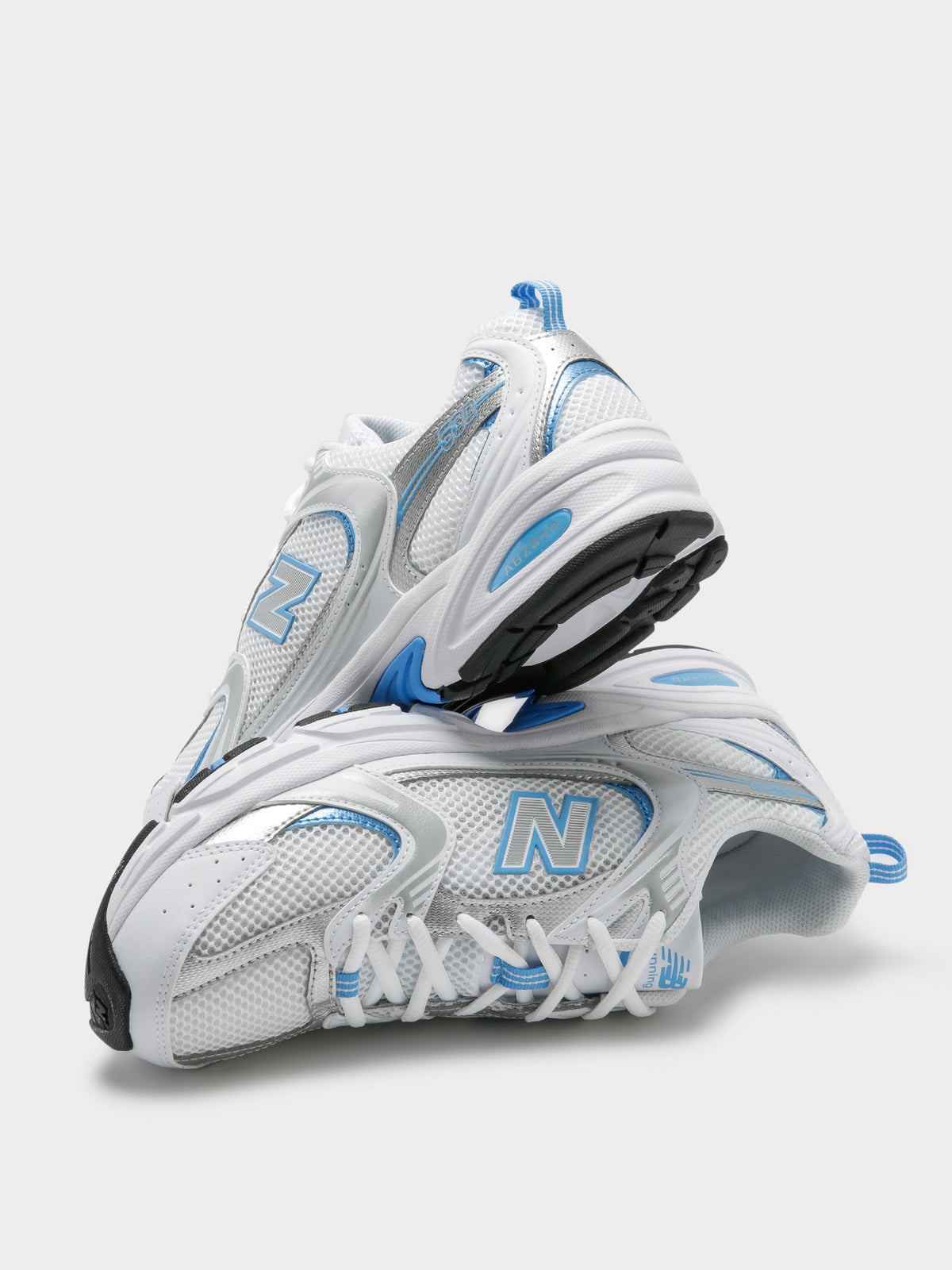 New Balance Unisex 530 Sneakers in White & Blue | White/Blue