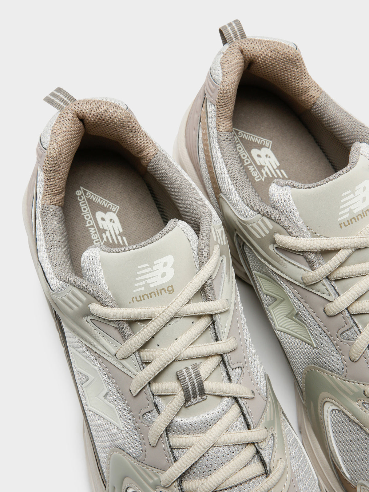 New Balance Unisex 530 Sneakers in White & Gold | White/Gold