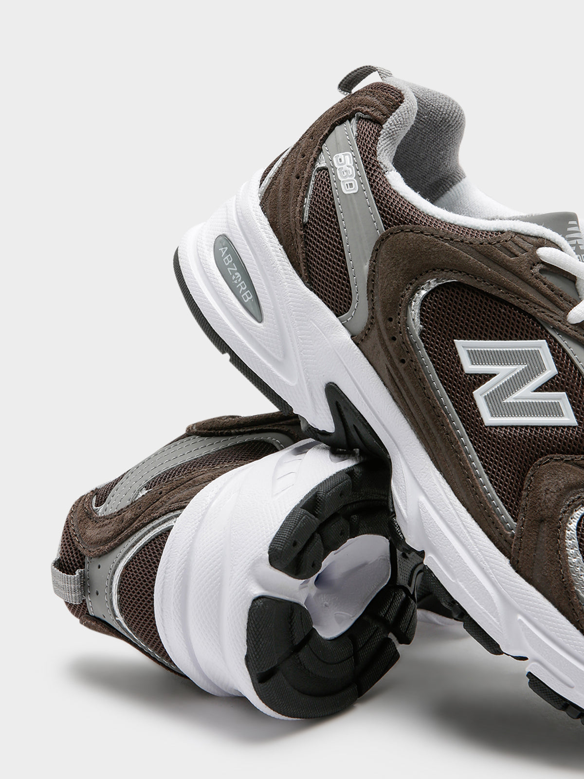 New Balance Unisex 530 Sneakers in Brown | Brown