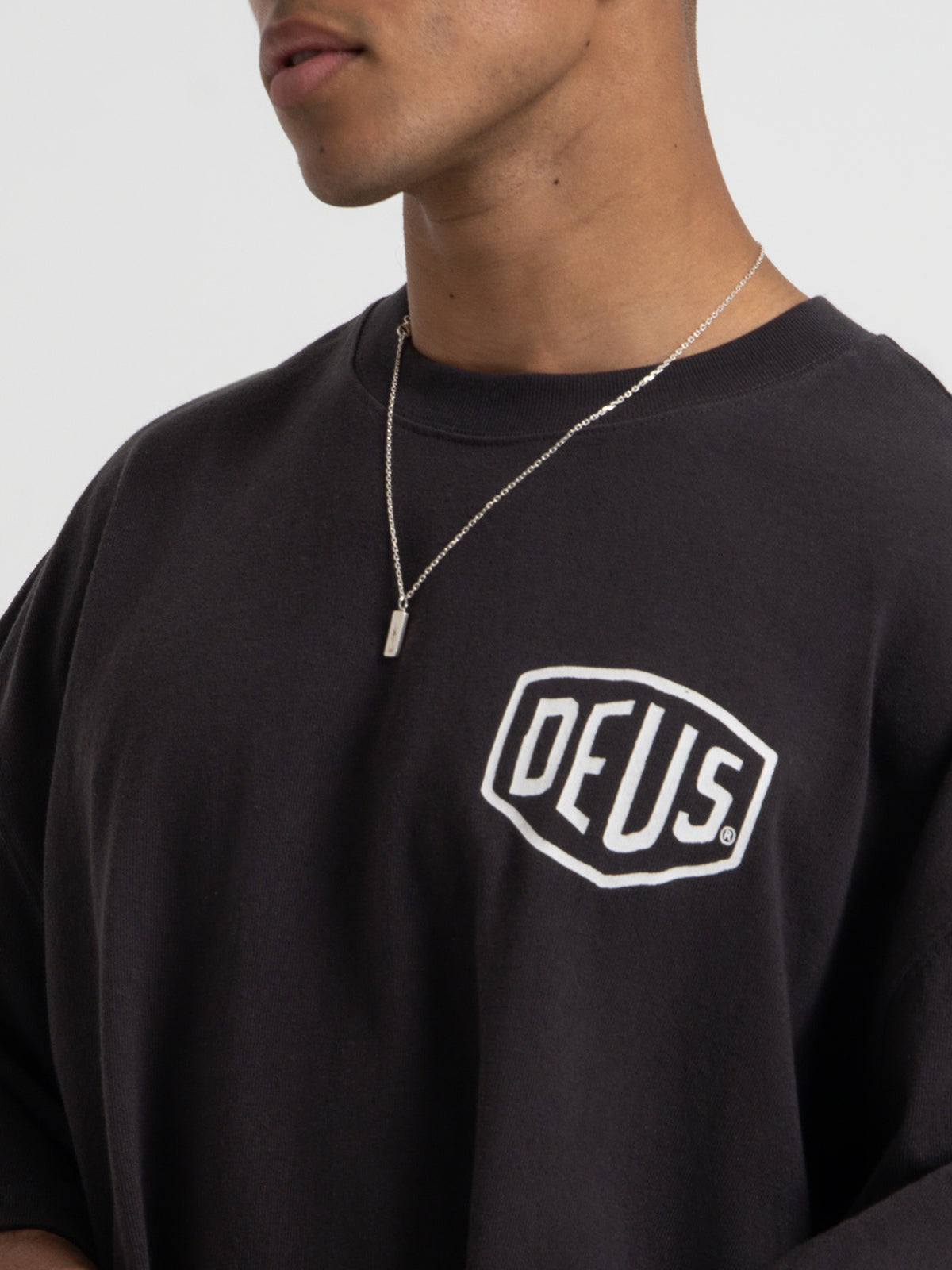 Deus Seoul T-Shirt in Anthracite | Anthracite