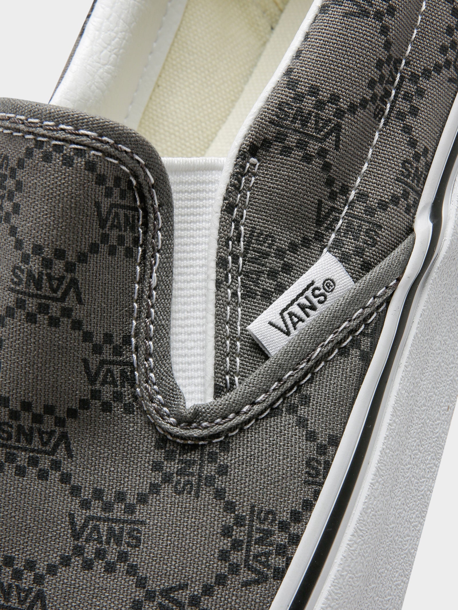 Dizzy checkered outlet vans