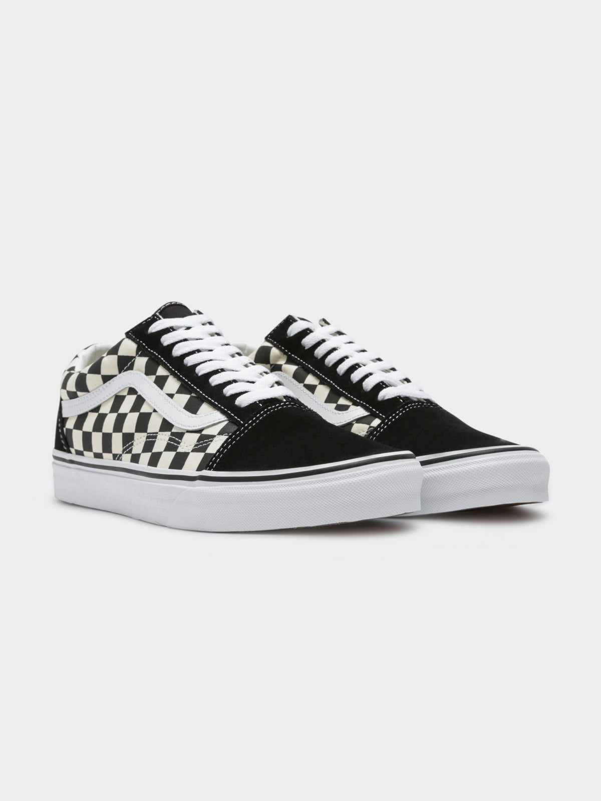 Vans Unisex Old Skool Checkered Sneaker in Black & White | Black/White