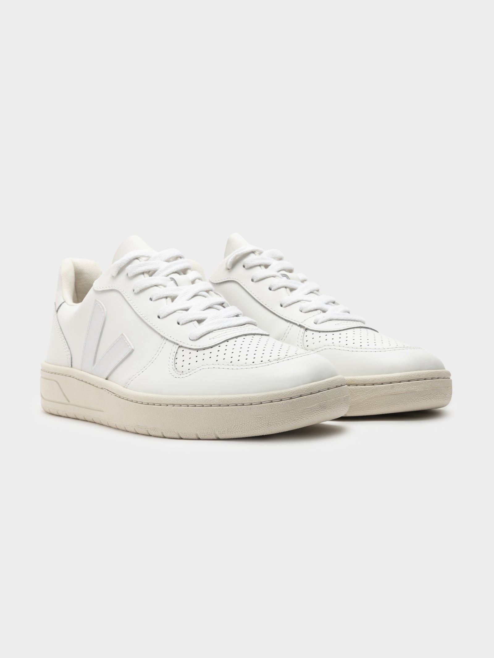 Veja 2025 extra white